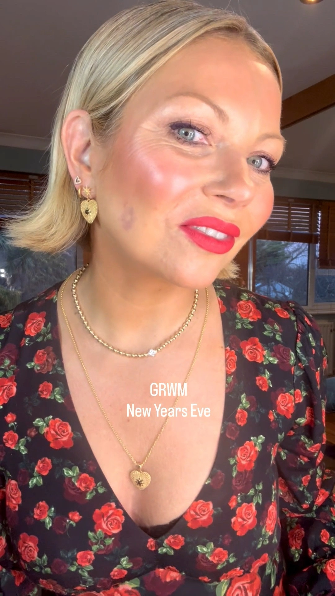 GRWM New Years Eve Edition 💄

If only it was this quick to get ready ….let alone the filming and editing but hey here it is ….better late than never 😉

A big thank you to @anniehaakdesigns for all my beautiful jewellery 🙏💫✨

Products used & linked on my stories and also my  @shop.ltk in my bio / some AD/pr 🔗

Flawless filter @charlottetilbury 
Weightless Skin Foundation @bobbibrownuk 
CC Eye @erborian_uk 
Brow Pencil @pippaoflondon 
Glam Palette @natashadenona via @glossyboxuk 
Stay all day eyeliner @stilauk plum via @freemans 
Smokey Eye Mascara @bobbibrownuk 
Do It All Radiant Concealer @itcosmeticsuki 
Airbrush Flawless Finish 2 @charlottetilbury 
Cheek to Chic @charlottetilbury 
Lip Cheat Liner @charlottetilbury 
Lipstick @lisaeldridgemakeup in Strawberry 
Straighteners @keeohair 
Hard Head Hairspray @bedheadbytigi 