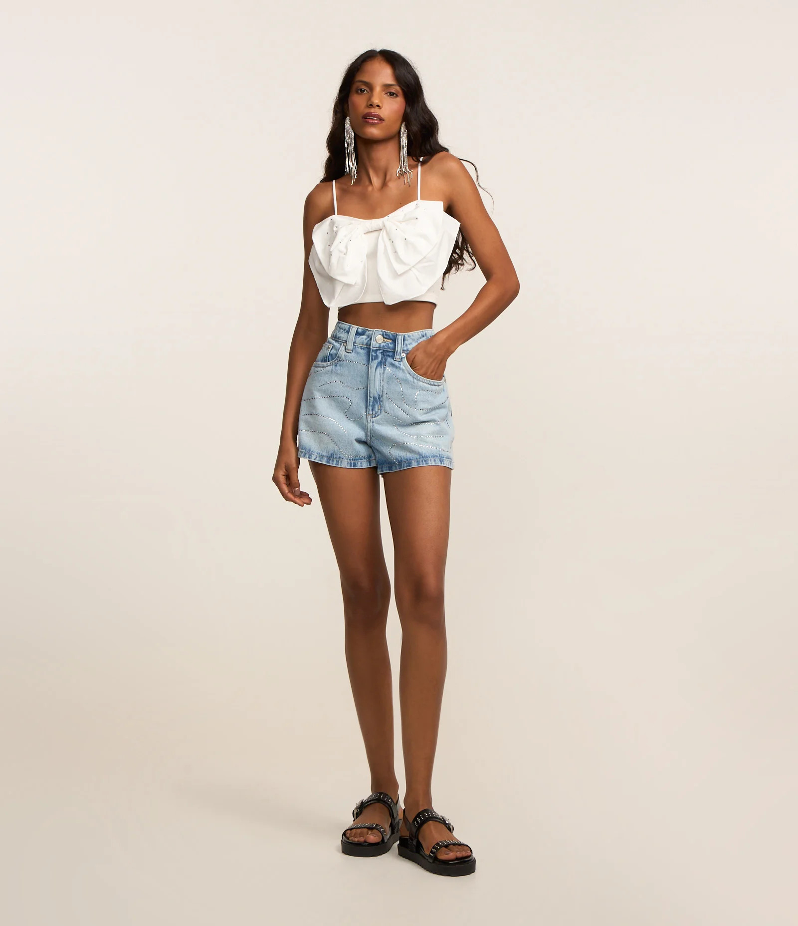 Short Slim em Jeans com Ondinhas de Brilhos Azul - Lojas Renner | Renner (BR)