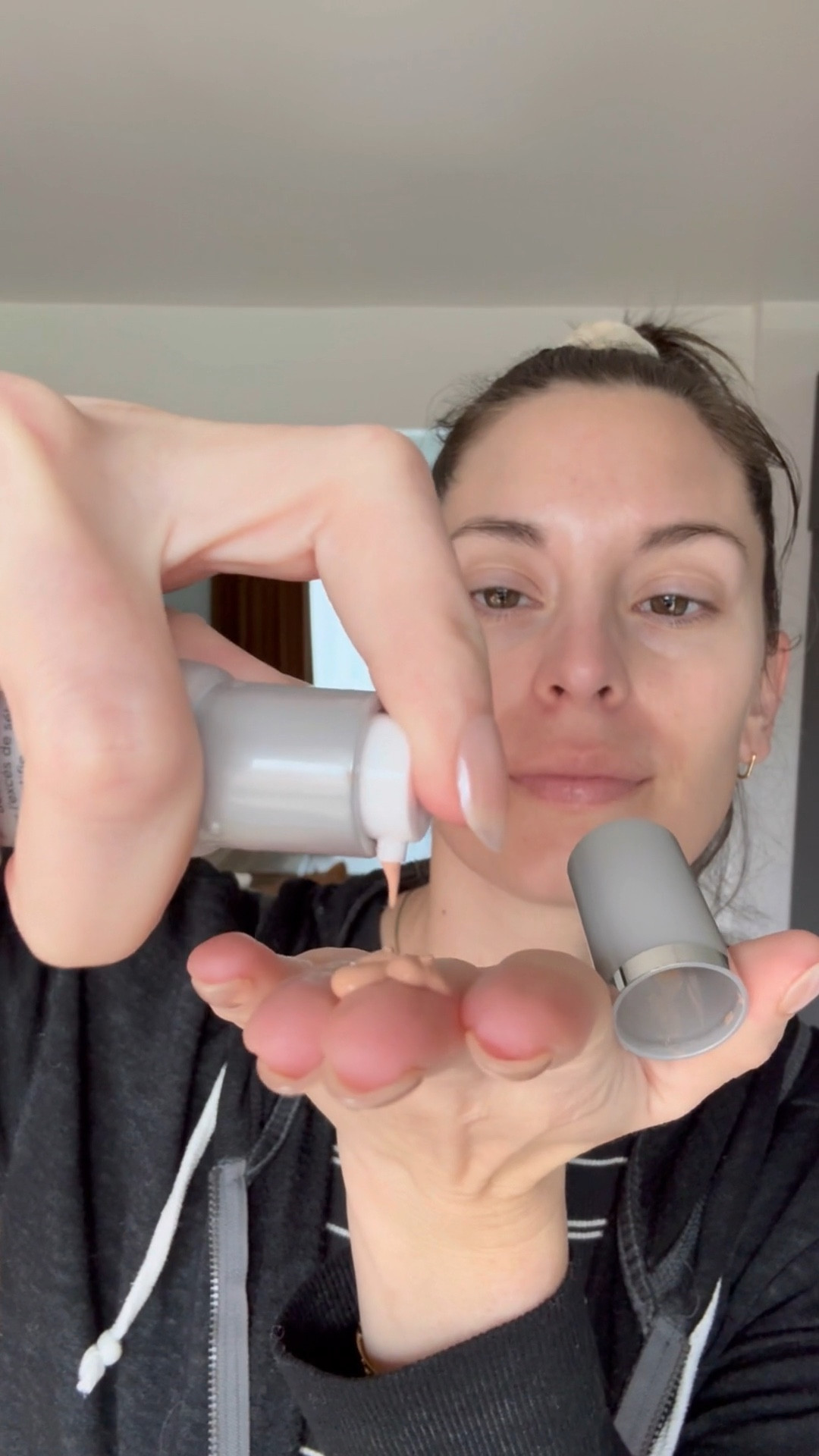 Pores? We don’t know her 😌✨ Watch Emily put the Dr. Brandt Pore Refiner Primer to the test—and spoiler alert: her cheeks and nose are looking smoothhh! 👃🍑 Say goodbye to filters and hello to real-life blur.
✨ Use our exclusive (and stackable!) codes:
 👉 HIP25 for 25% off (excluding kits)
 👉 HIPFREE for free shipping
Glow up, smooth out, and stack those savings 💁‍♀️💸

#LTKSaleAlert #LTKOver40 #LTKBeauty