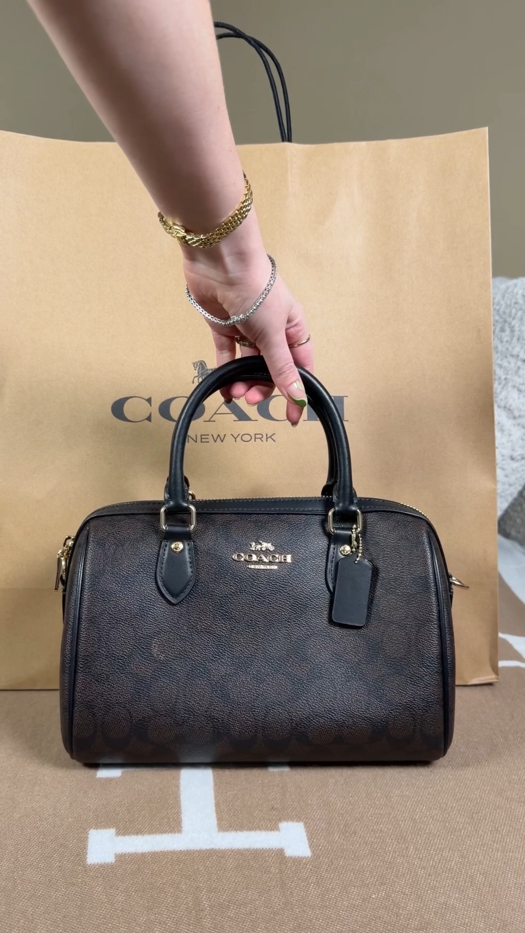 Loving the medium Rowan I just got in 😍 she’s the perfect everyday size and comes with a crossbody strap 🤎 

 I almost got this Rowan months ago but went with the mini Rowan but couldn’t stop thinking about this one so I picked her up last time iq as at the Coach outlet 😍

#LTKootd #LTKvlog