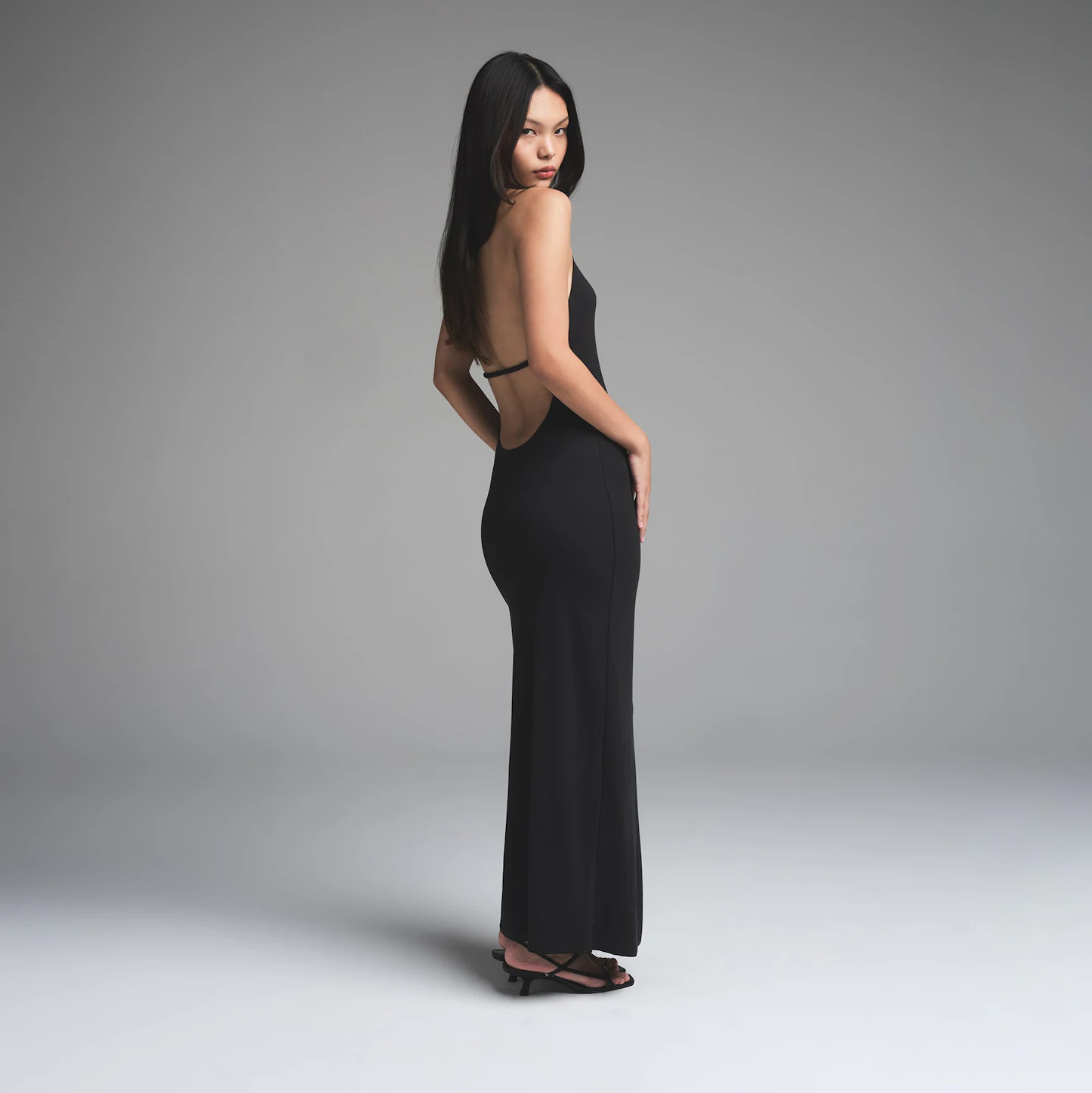 HALTER LONG DRESS | SKIMS (US)