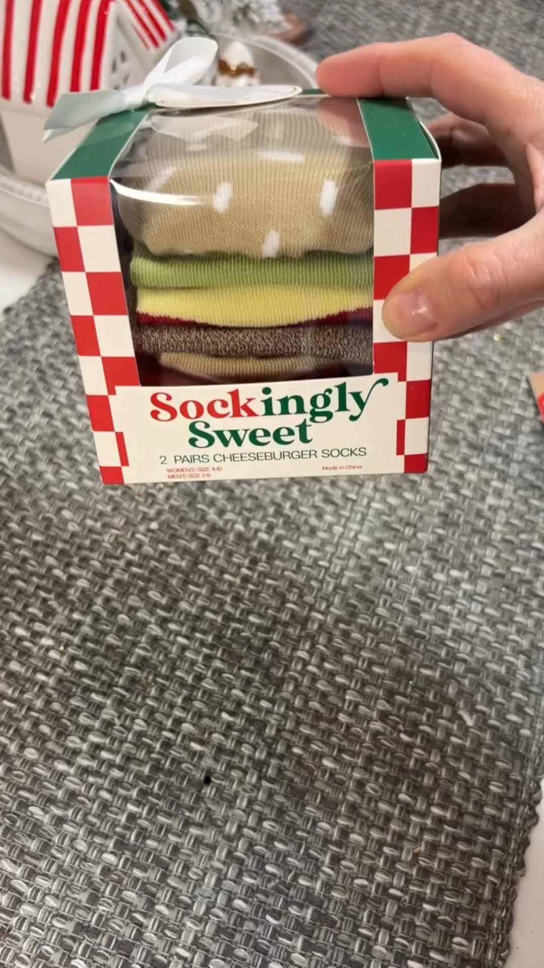 I told you I had something cute planned for these adorable sock gifts! Did you expect it to be so simple? It’s so easy but thoughtful and so fun! Perfect for anyone who loves a burger. Just stick a giftcard and a bow on and you’re good to go, so what do you think??⠀
⠀
#GiftyGirl #GiftyGirlOfficial #GiftIdeas #GiftInspo #GiftCardGifts #SockGifts #FiveGuys #GiftCard #SimpleGiftIdeas #ThoughtfulGiftIdeas

#LTKHoliday #LTKSeasonal #LTKGiftGuide