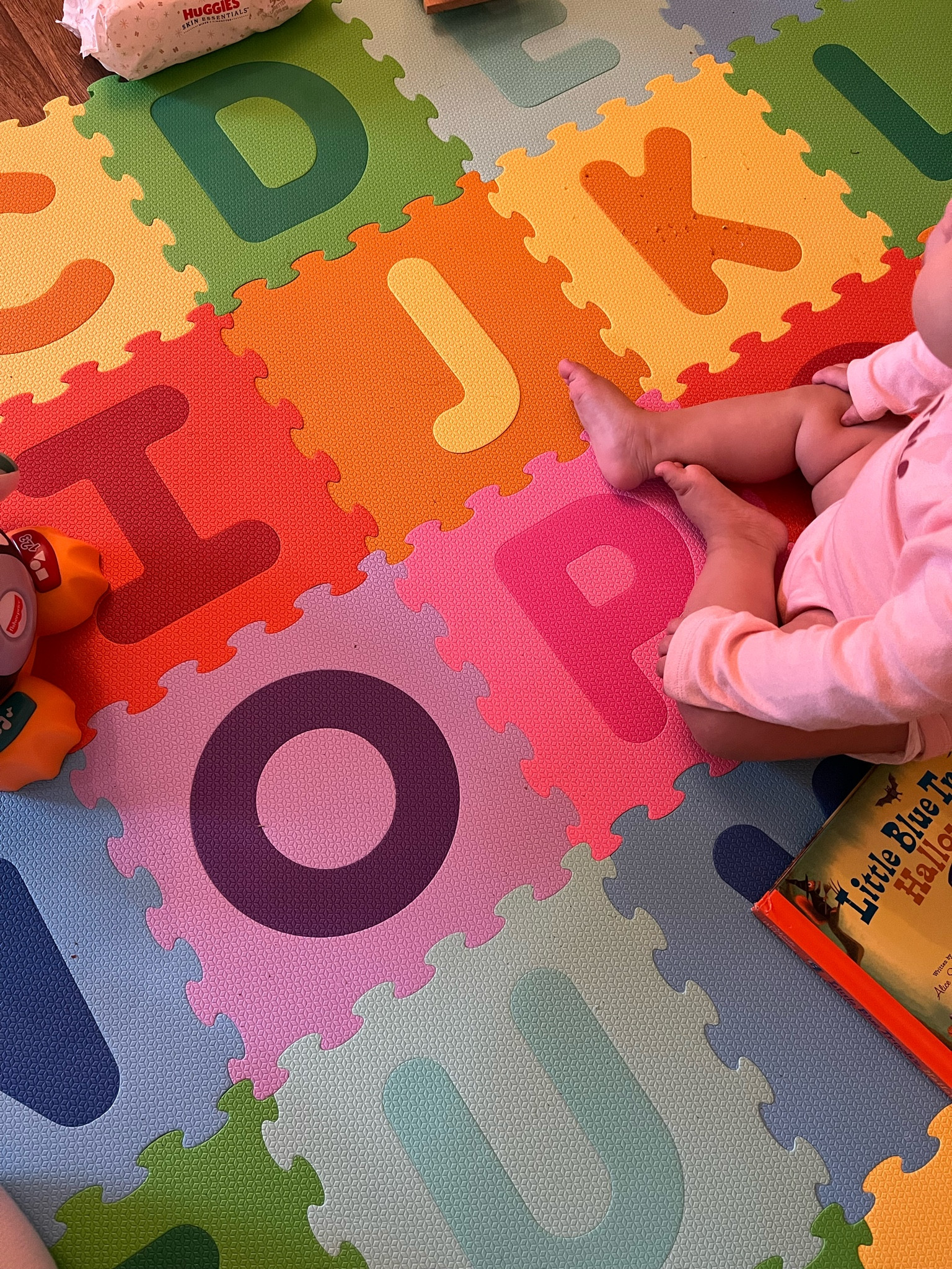 the perfect play mat for a play room!! 