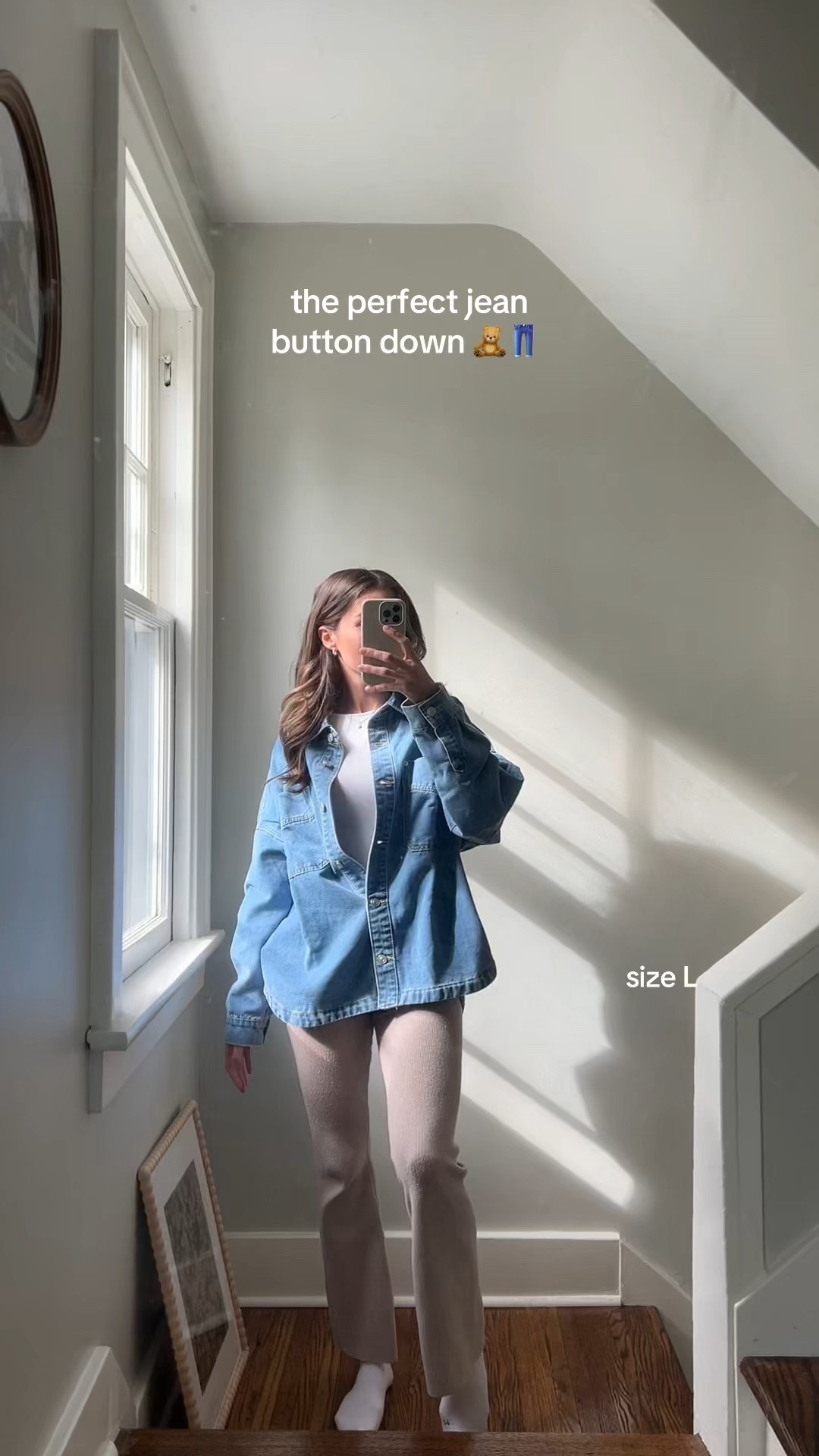the perfect denim button down, perfect for layering in the fall/winter! (5’ 4”, wearing size L)