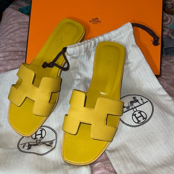 Hermés Oran Sandals Jaune Curcuma size 39 (yellow). 100% authentic. | Poshmark