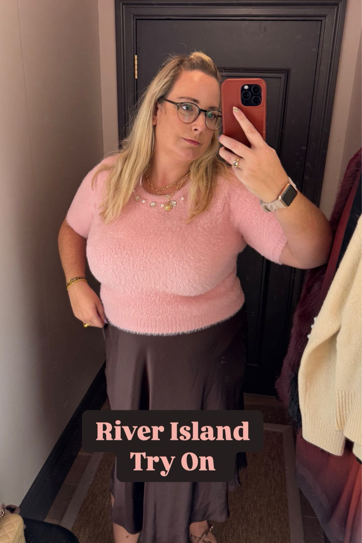 Quick turnaround on my @riverisland @trinityleeds try on yesterday! The store was buzzing as it’s just reopened. They were giving discounts and flowers for certain spend thresholds and I had a £100 voucher to spend so it was GAME ON 😂 In the new changing rooms it picks up what items you have, you can select a diff size to be brought to you, and it gives you a running total of cost too! So I deselected what I wasn’t keeping and knew how much it was gonna cost me before I even left the room! (Well before discounts anyways) can you guess what came home with me? 
.
For all details of items just comment RIVER and it will auto DM you the deets. I’m wearing a size large or 18 in everything you see here and I was happy with how things for despite being a 20-22 (Next stop is for RI Plus to come back into stores right!?) 
.
#riverisland #trinityleeds #imwearingri #midsizestyle #plussizestyle #shopping #changingroomselfie