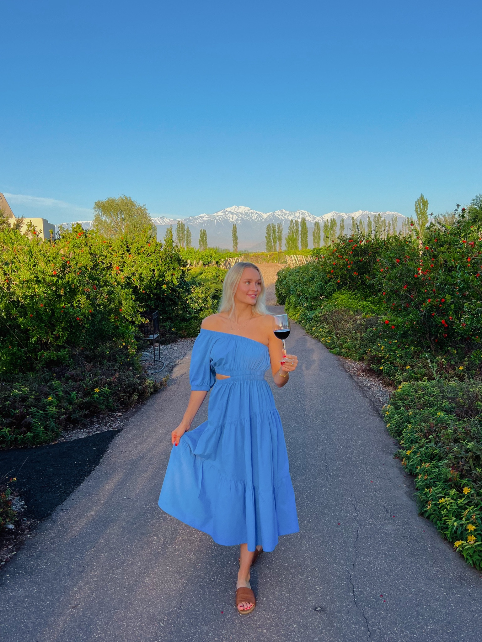 This is still one of my favorite blue dresses 💙🏔️

#LTKfindsunder100 #LTKtravel