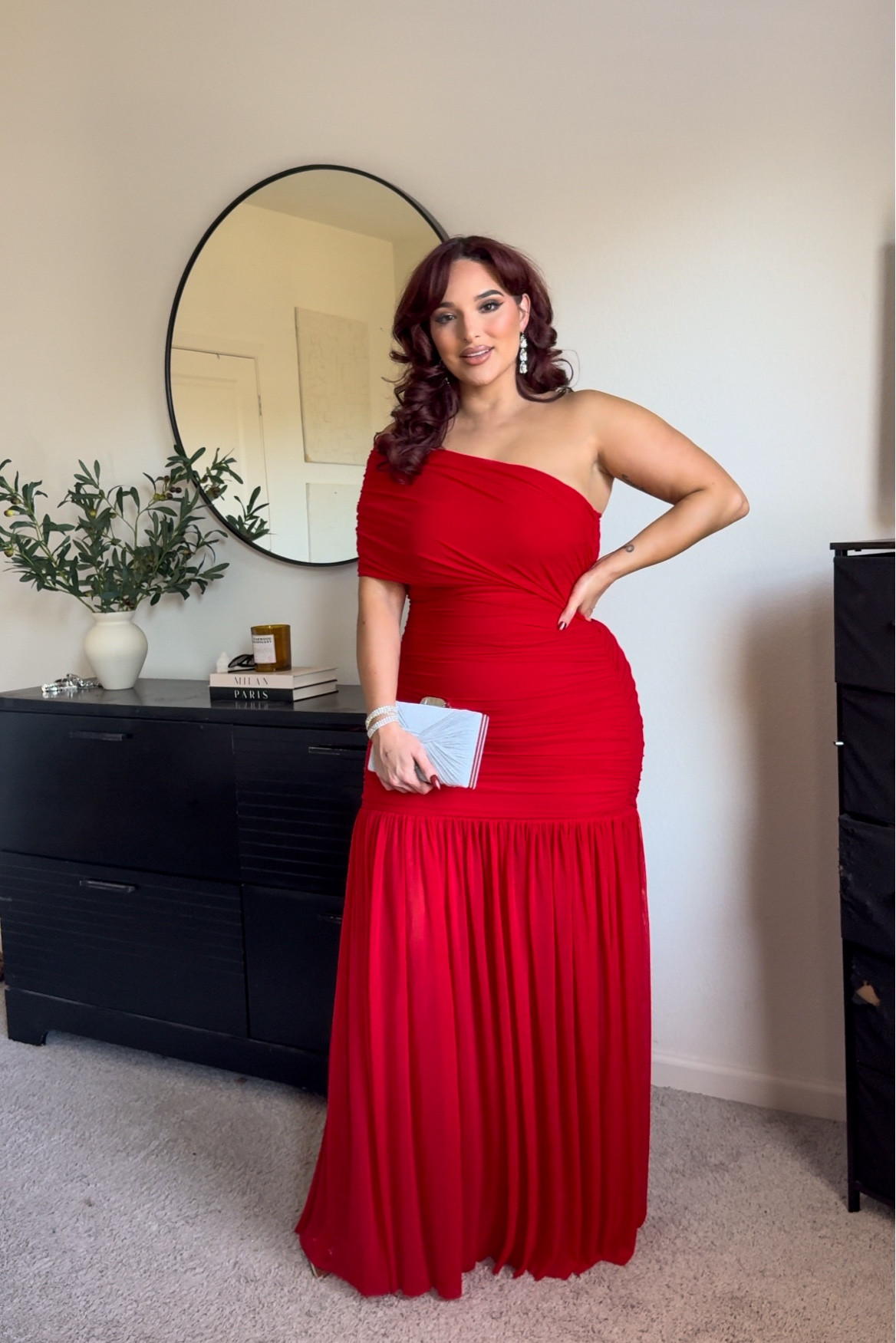 Dress:  XL runs true to size. Doesn’t have a tag to indicate the back so you can honestly wear it on either shoulder 🙌🏻