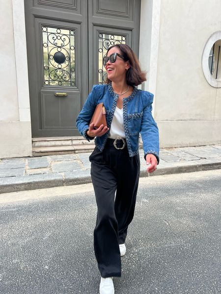 French Girl 
Paris Outfit
Veronica Beard Jacket- wearing size 6
Cuyana Silk Cami- wearing small
Reformation Mason Pant Black- wearing size 6 petite.
bash belt- size 75
Axel Arigato Sneakers- true to size 


#LTKtravel #LTKstyletip