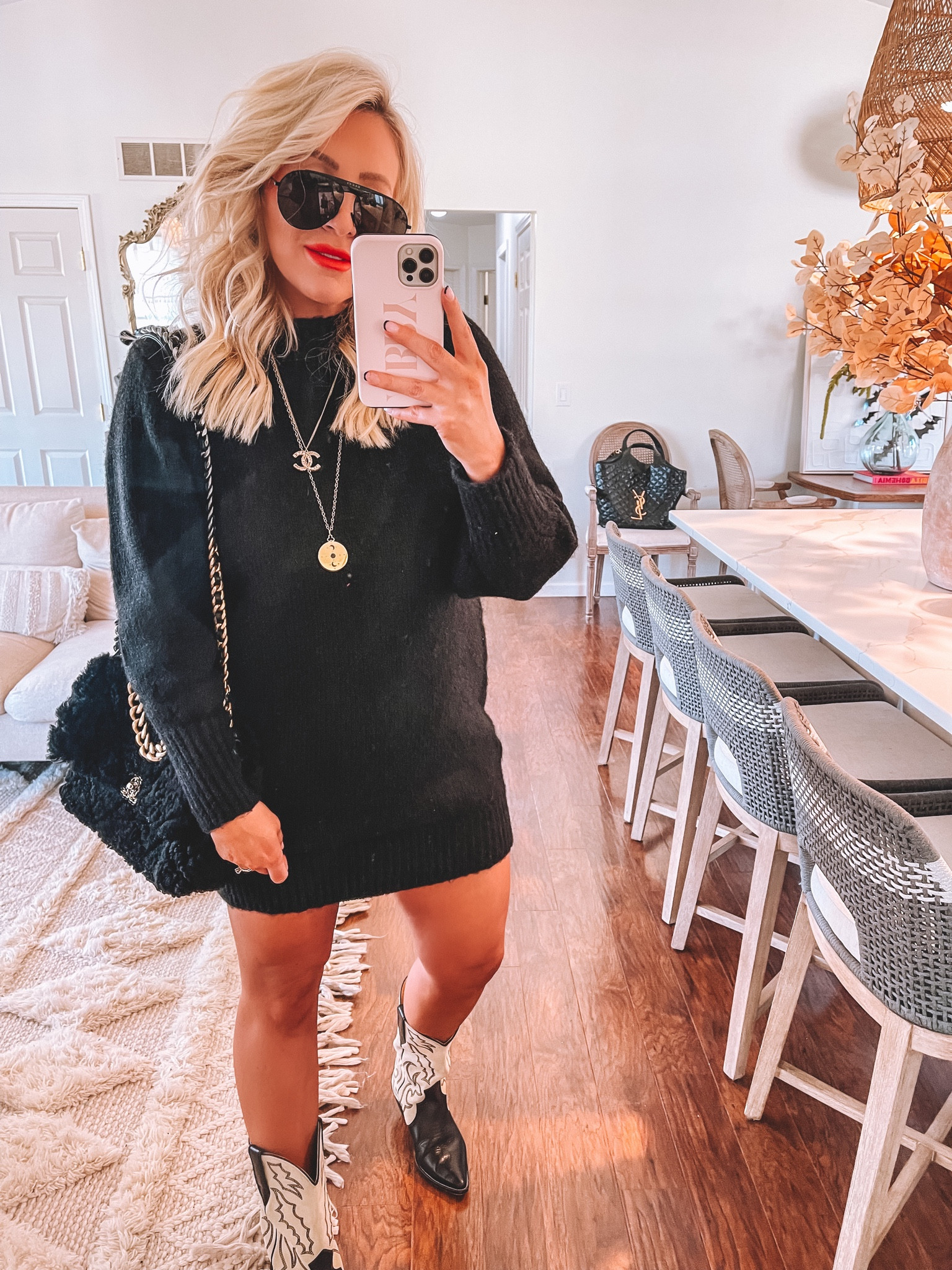 Wearing a medium for size reference 🖤