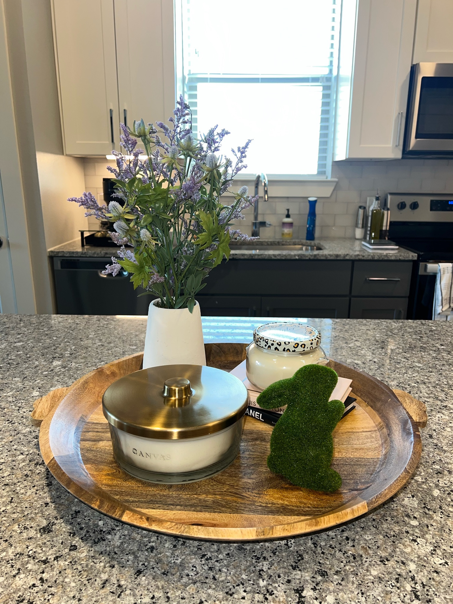 My island center piece🏠🥹😍

#LTKhome #LTKfindsunder50 #LTKfindsunder100
