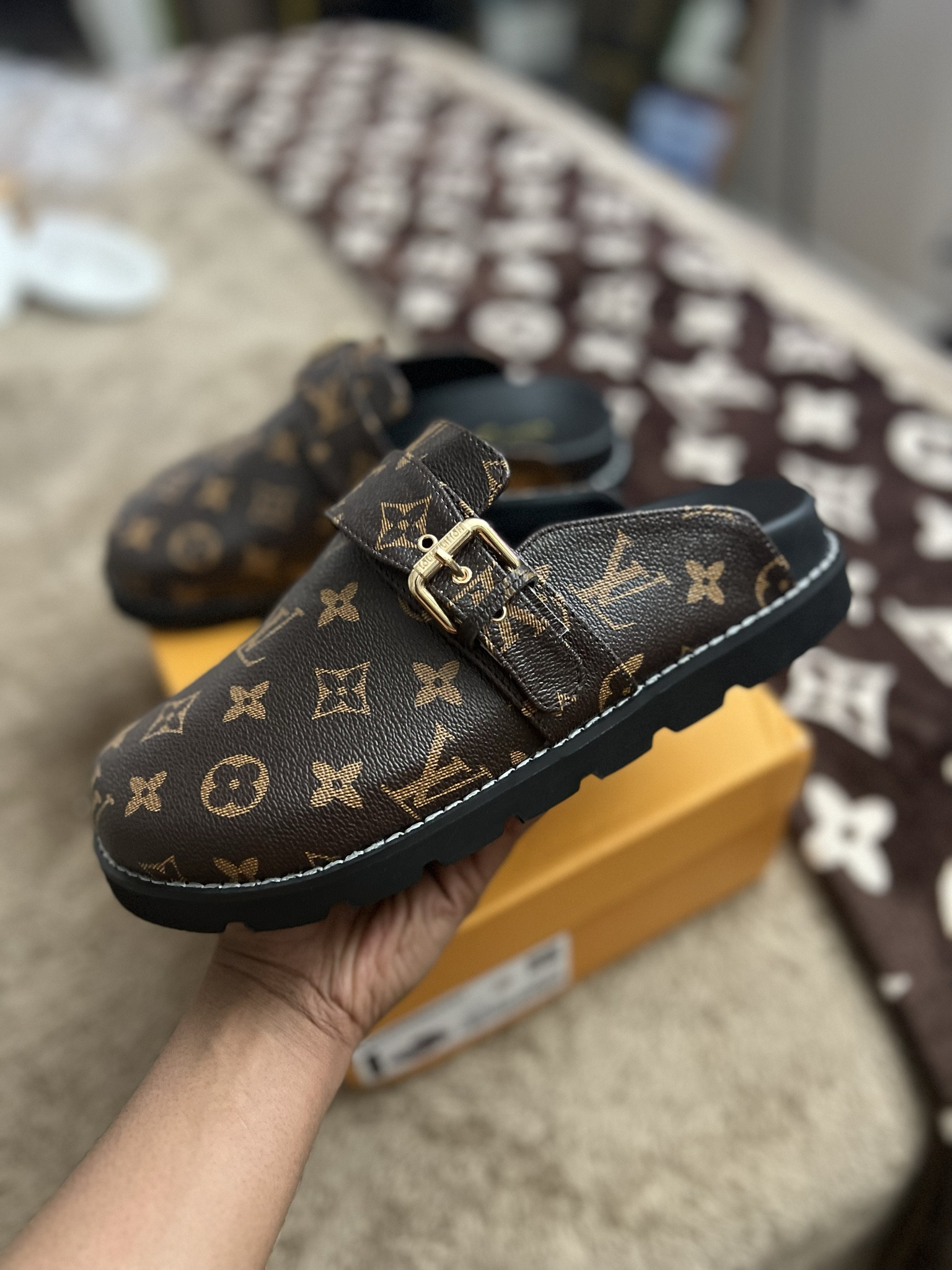 LV Clogs 


mules, slides, designer shoes, Spring shoe, Spring fashion, dhgate finds

#LTKstyletip #LTKworkwear #LTKshoecrush
