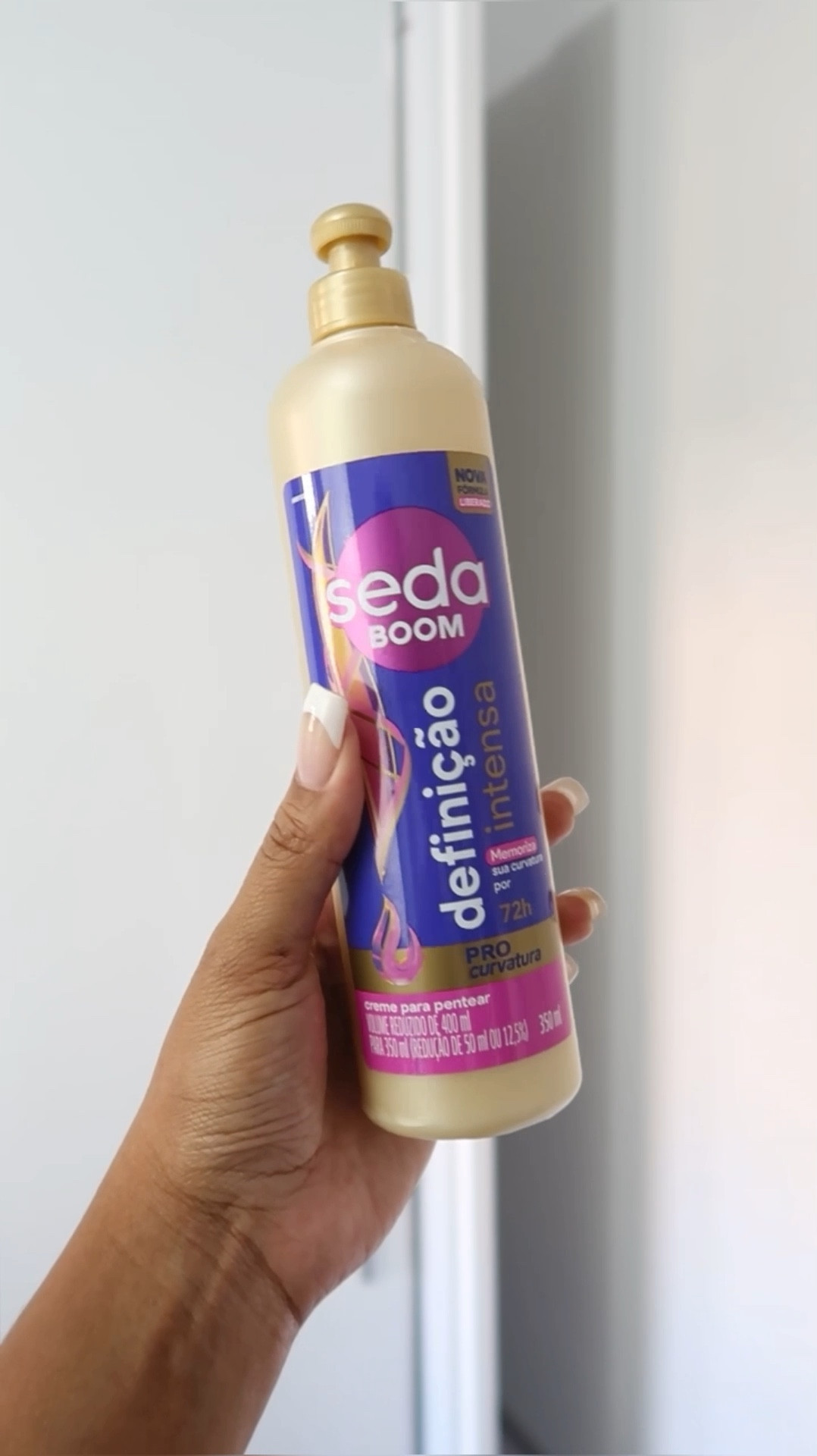 Esse aqui entrou no meu top 5!
Um dos meus favoritos pra quando quero muita definição no meu cabelo crespo é o Seda boom definição intensa. O nome por si só já diz, e realmente esse produtinho entrega tudo! 
Ele possui uma tecnologia pro curvatura com ingredientes como babosa e óleo de abacate, que promete definição da curvatura por  72h. Ou seja com ele o day after é garantido. 💕

#LTKbrasil #LTKbeauty