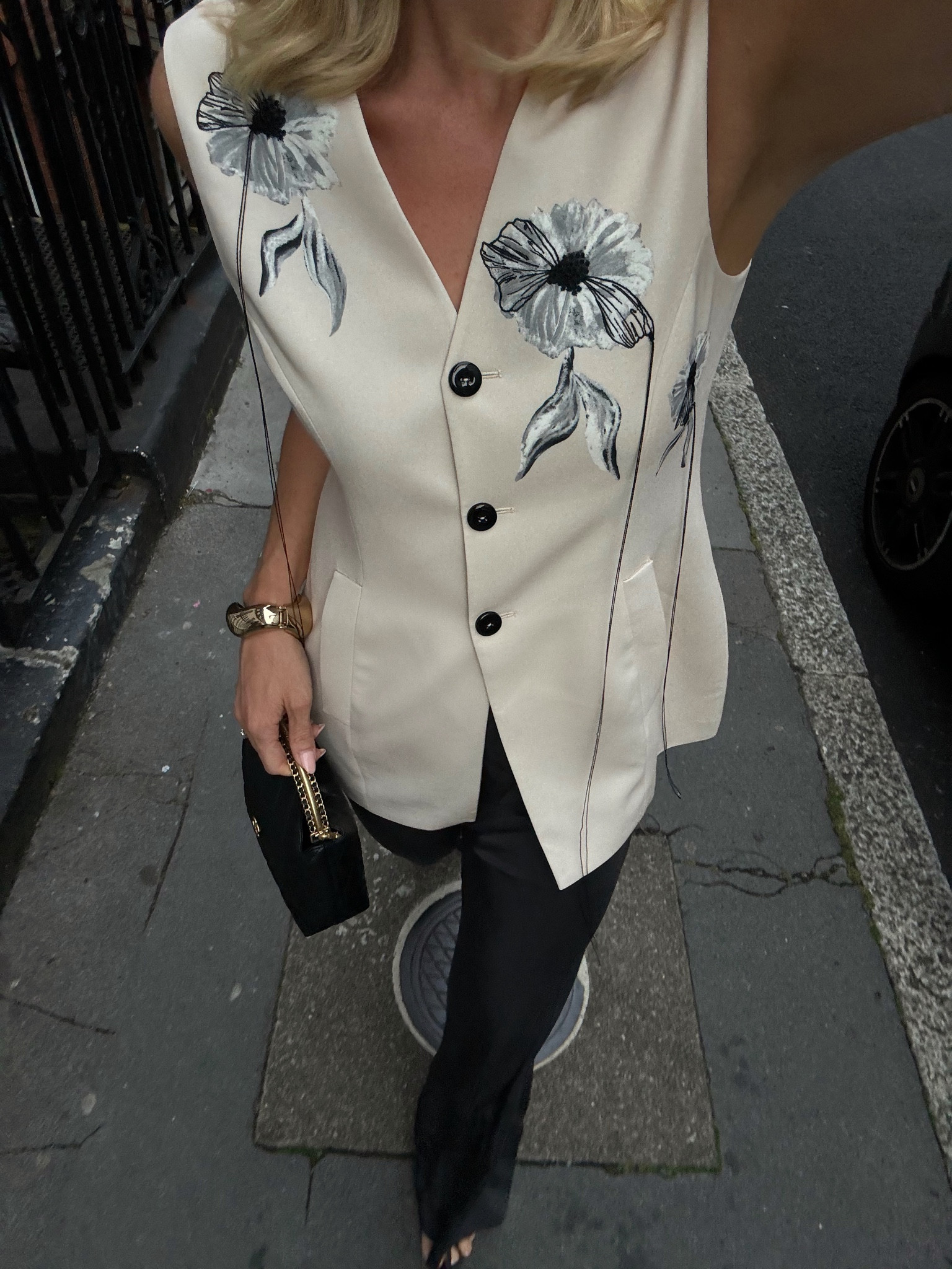 Seeee my vest 🫶🏻 

#LTKaustralia #LTKstyletip #LTKtravel