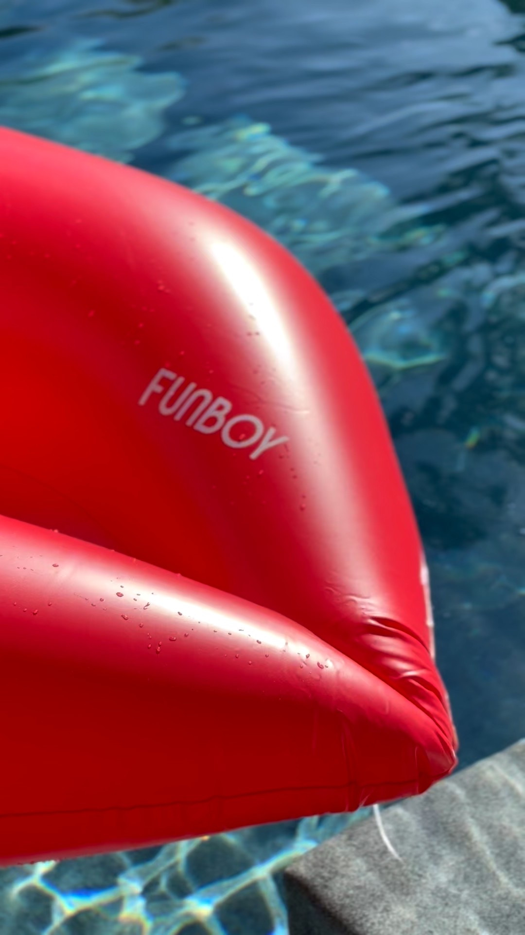 Cutest pool float EVER! 💋