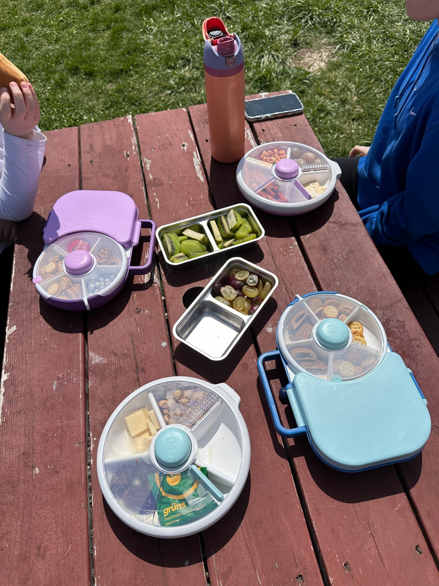 Picnic at the farm with the perfect essentials! #picnic #kids