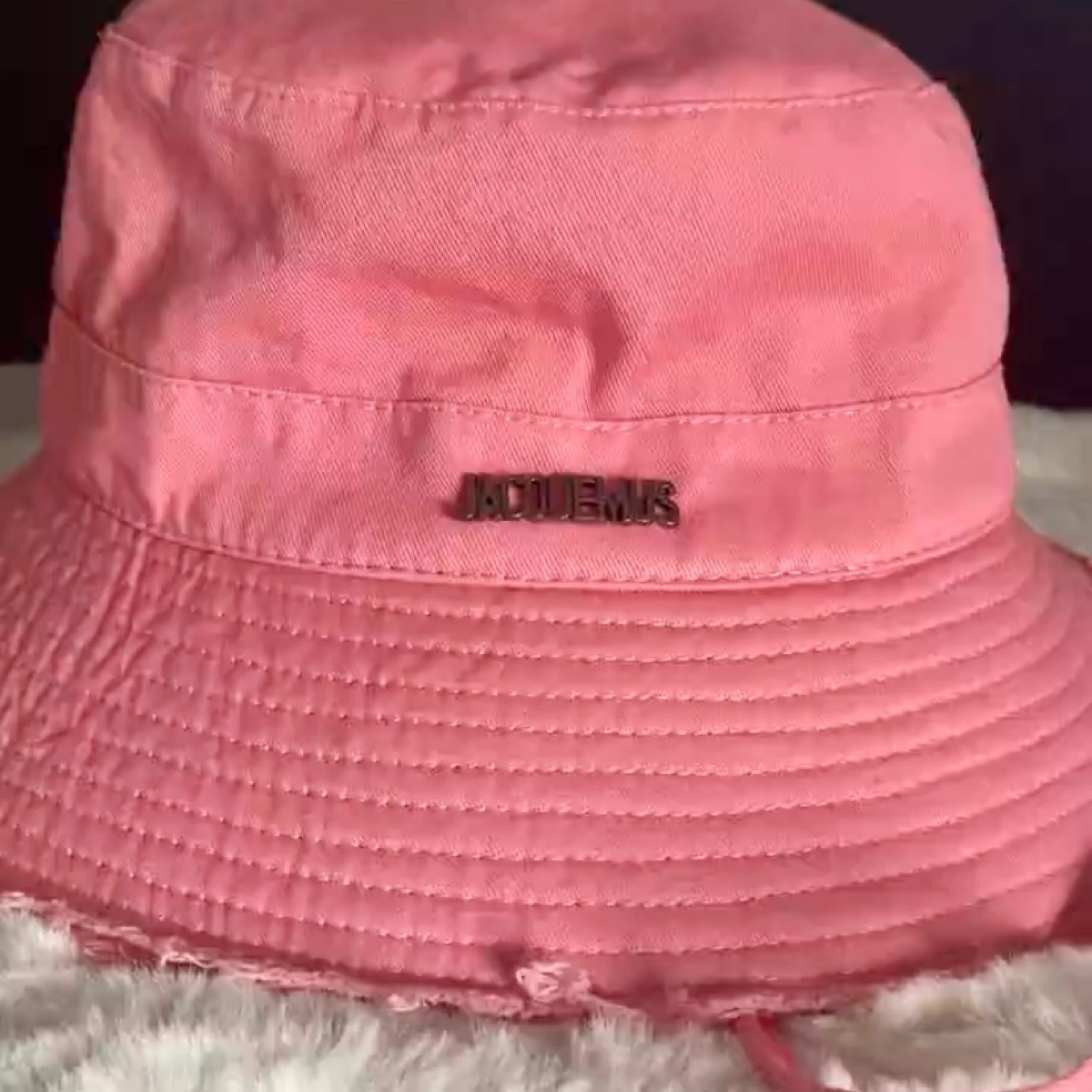 Jacquemus bucket hat #dhgate

#LTKFindsUnder100 #LTKFindsUnder50