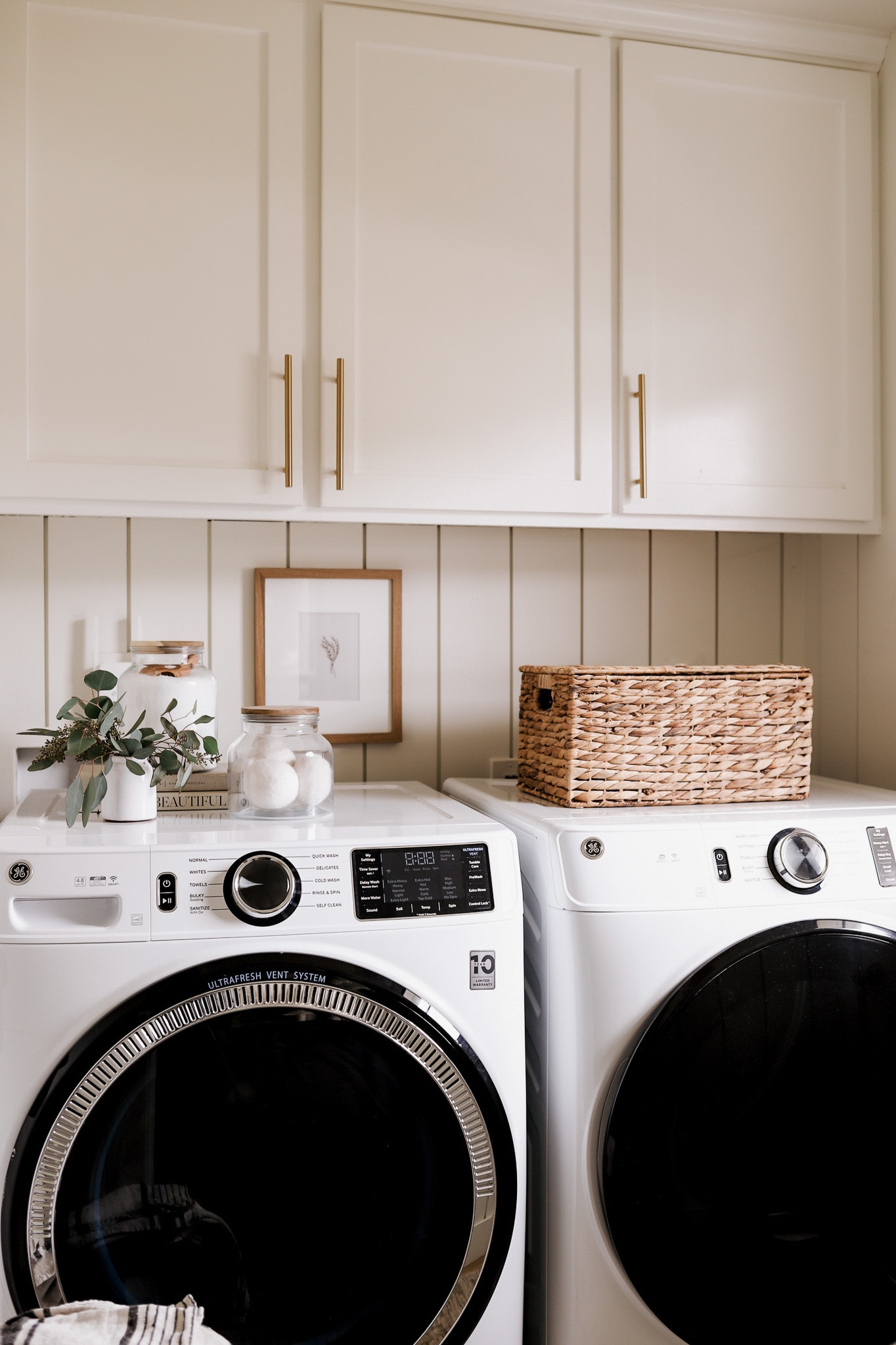We’ve loved our GE washer and dryer. The reversible doors allow for installation flexibility, and the built in WiFi allows you to monitor and control your laundry from your phone 🤯 They’re on sale now at The Home Depot!

#laundryroom #cleaning #frontloader #appliance #momhack

#LTKsalealert #LTKhome #LTKfamily