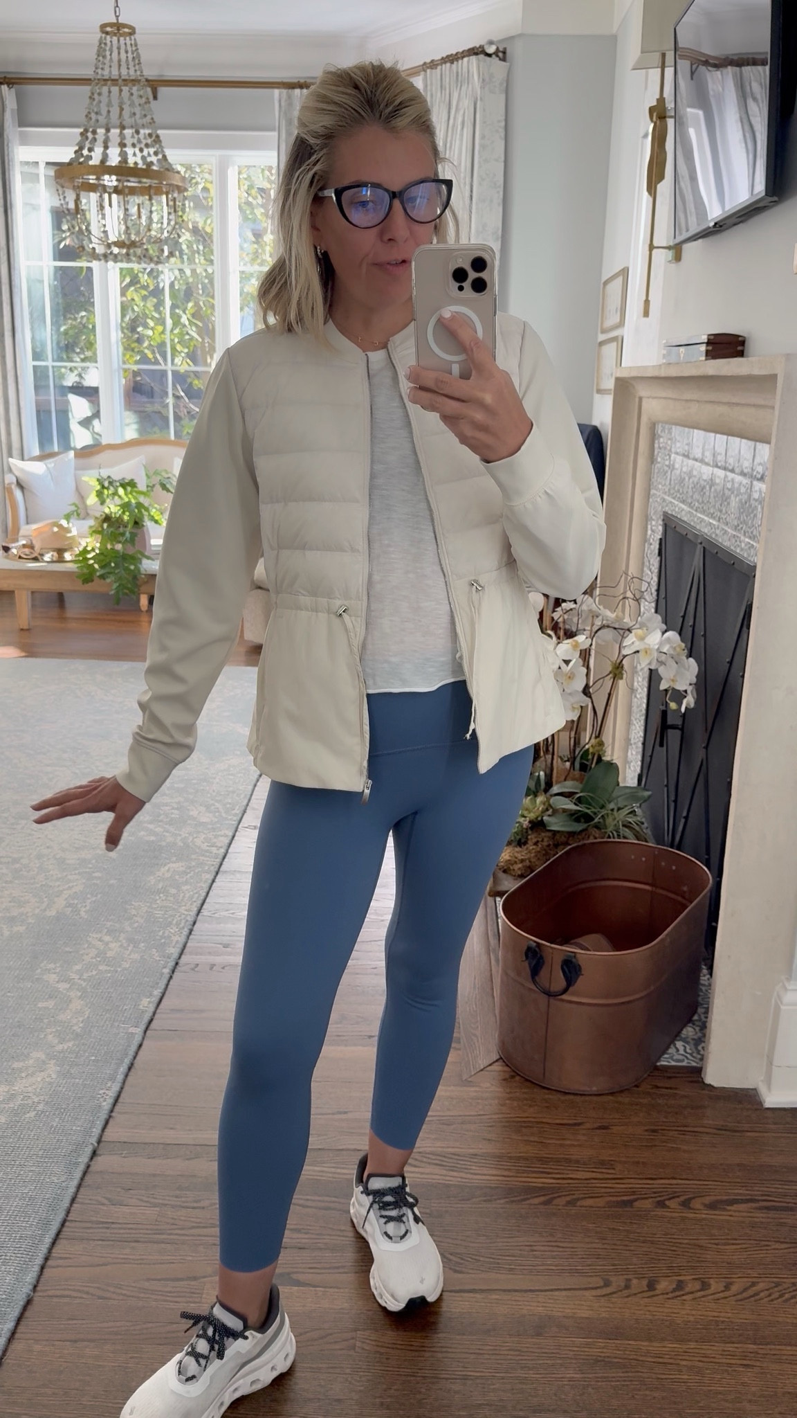 OOTD…I moved my body today! Linking up some of my favorites workout pieces. 


Jacket - small (black available)
Leggings - 7/8 small
Tee - small
Shoes - 8

#LTKselfcare #LTKmorningroutine #LTKmomlife