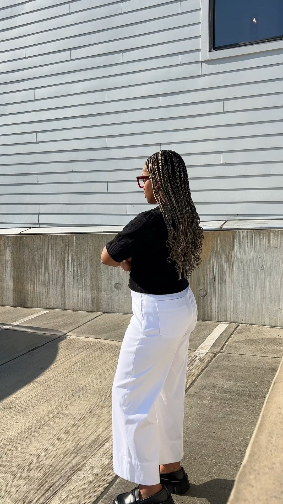 Day 30 🖤 ootd inspo | wearing a M in the pants


White Spanx stretch twill cropped wide leg pants, black leather platform leathers, red blue light glasses, black short sleeve knitted sweater

#LTKStyleTip