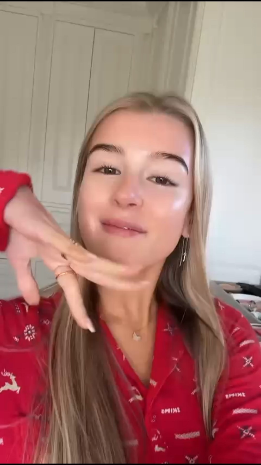 MERRY CHRISTMAS MY LOVES✨🧚


Makeup routine, Charlotte Tilbury, Milk Makeup, Wonderskin, Huda beauty, Natural Makeup

#LTKwinter #LTKuk #LTKbeauty