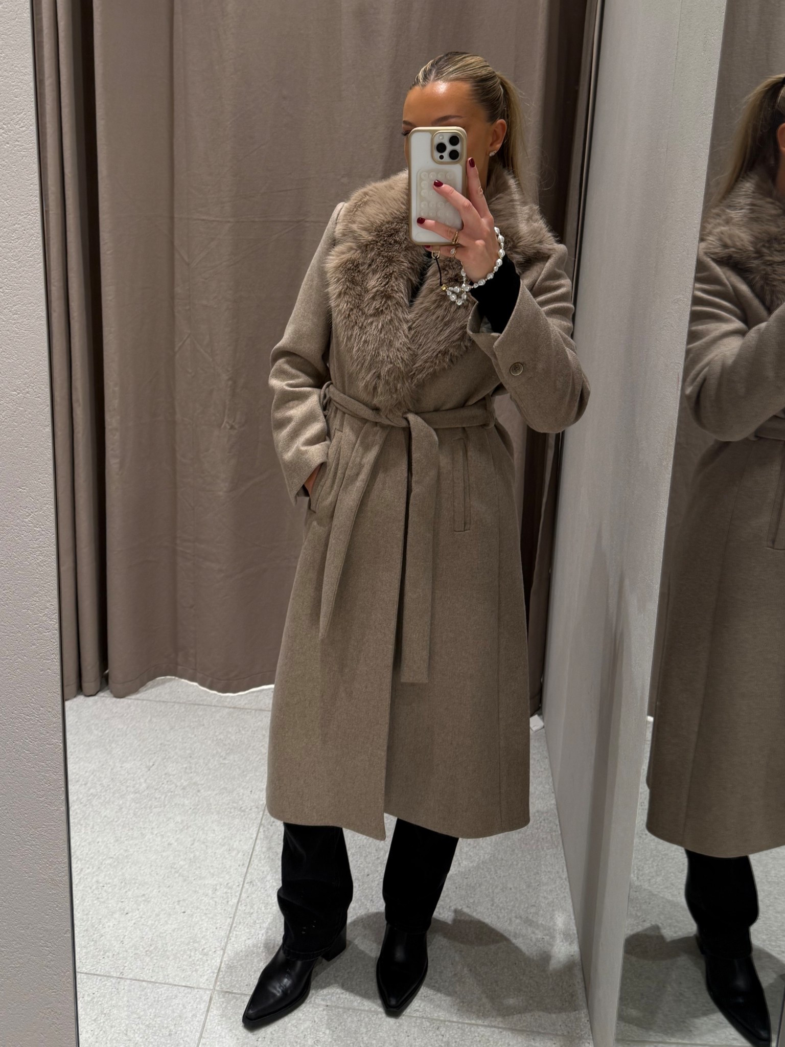 Wool & faux fur long coat from zara 🌨️

#LTKHoliday #LTKCyberWeek #LTKGiftGuide