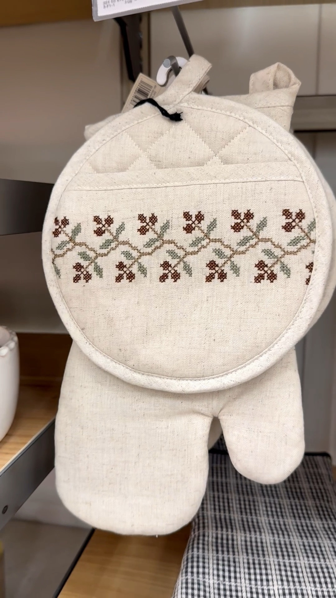 What a sweet, fall set for the kitchen. 🍂 Includes oven mitt and potholder with a matching cross-stitched design on each piece. Perfect for a hostess gift and house warming too!

#fallkitchendecor #potholder #ovenmitt #fallkitchenaccessories #target #crossstitch #hostessgift #housewarminggift

#LTKHome #LTKSeasonal