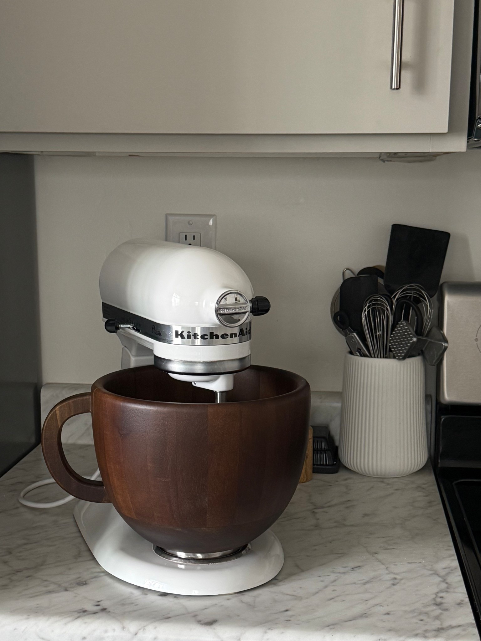 How cute and cozy does this wooden mixing bowl look with my kitchenaid?! 

#LTKHome #LTKfoodie #LTKSpringSale
