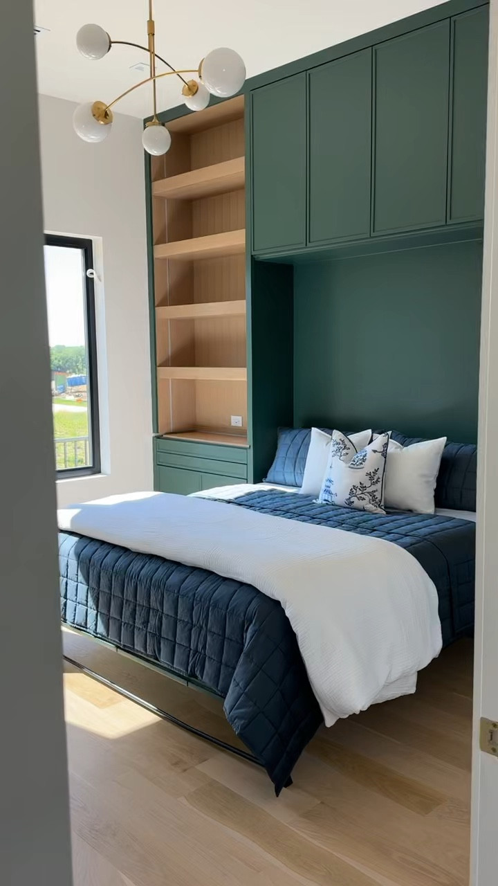 I am so excited to be partnering with @onequince to share my new bedding in the guest room!! #quincepartner

#LTKSeasonal #LTKStyleTip #LTKHome