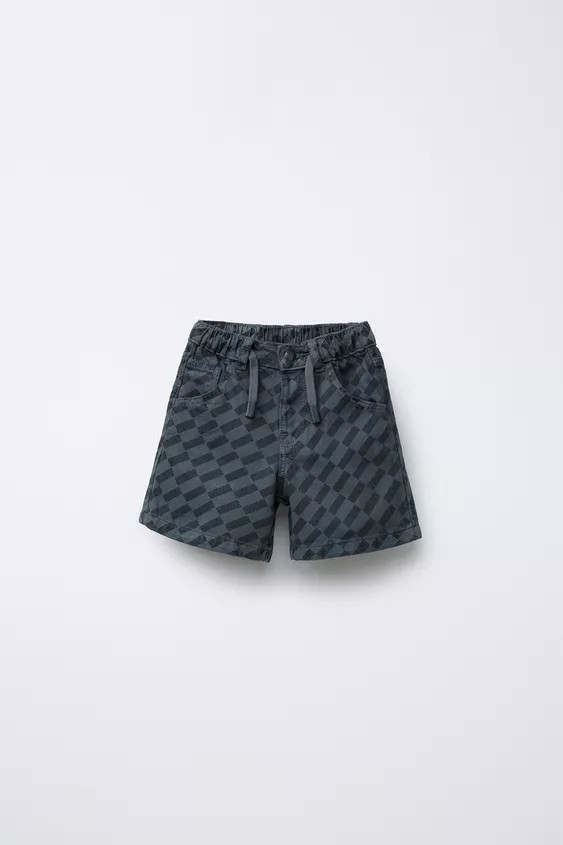 Shorts with interior adjustable waistband and front button closure. Front pockets and back patch ... | Zara US