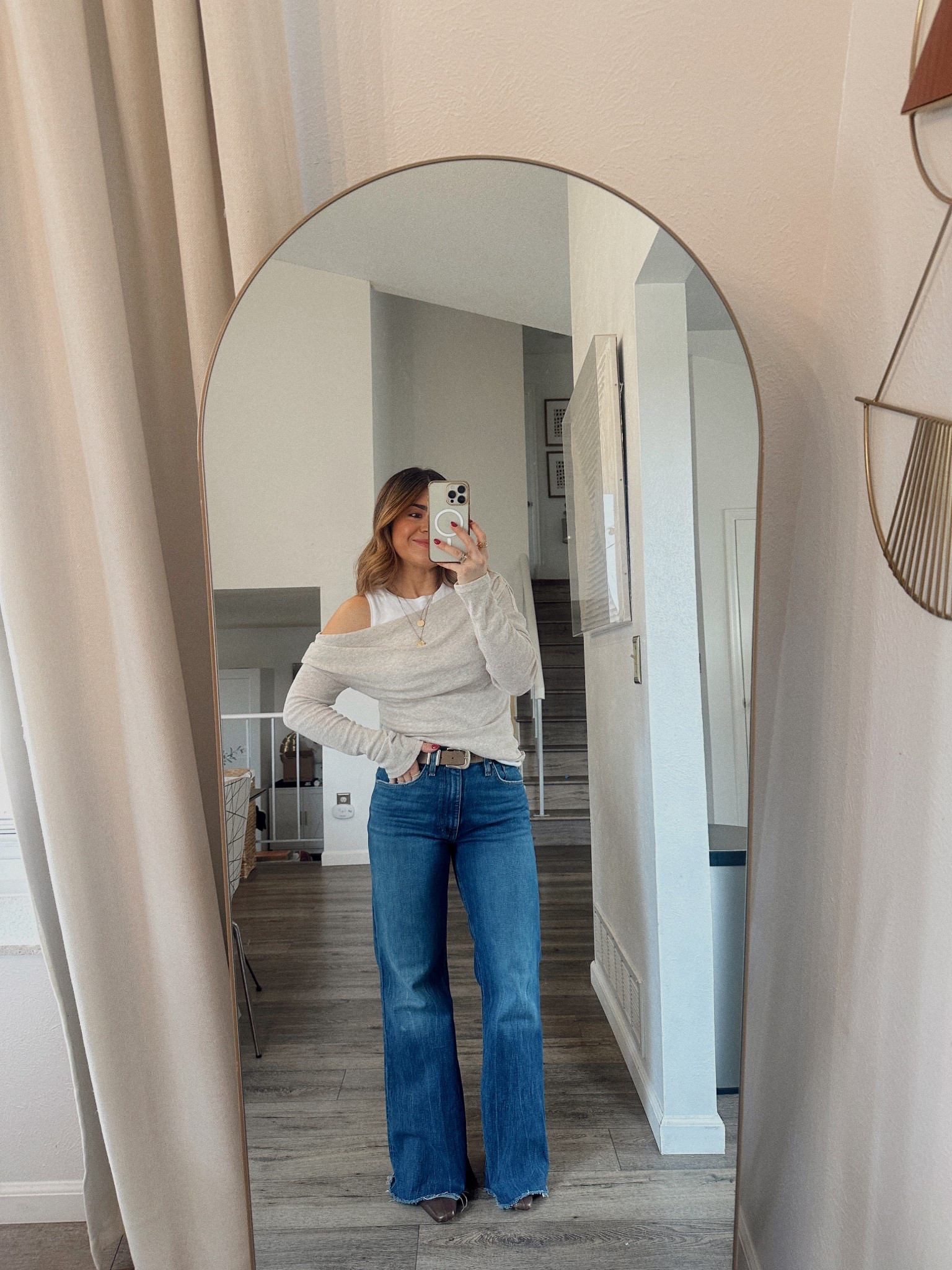 The softest top ever!!
Top size xs. 
Jeans size 24. Use code CHICTALKCH25 for 25% off everything via Hudson Jeans. 

#LTKFindsUnder100 #LTKootd #LTKFindsUnder50