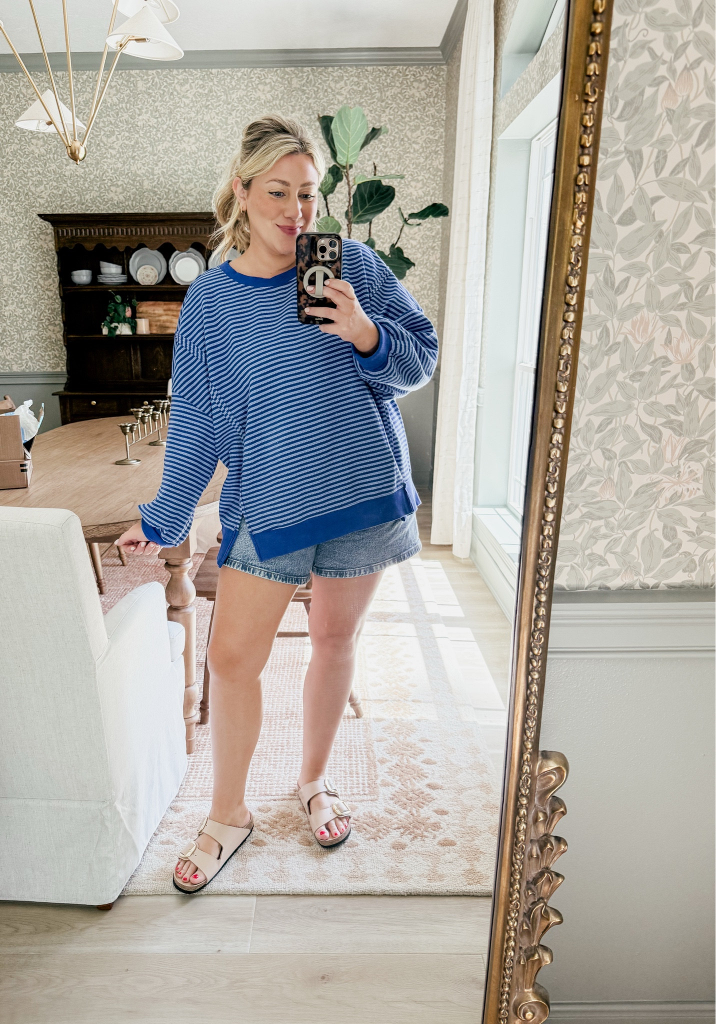 OOTD this Amazon sweatshirt comes in 6 colors!

THEBLOOMINGNEST sweatshirt shorts sandals birkenstocks Abercrombie spring 

#LTKStyleTip #LTKSeasonal #LTKShoeCrush