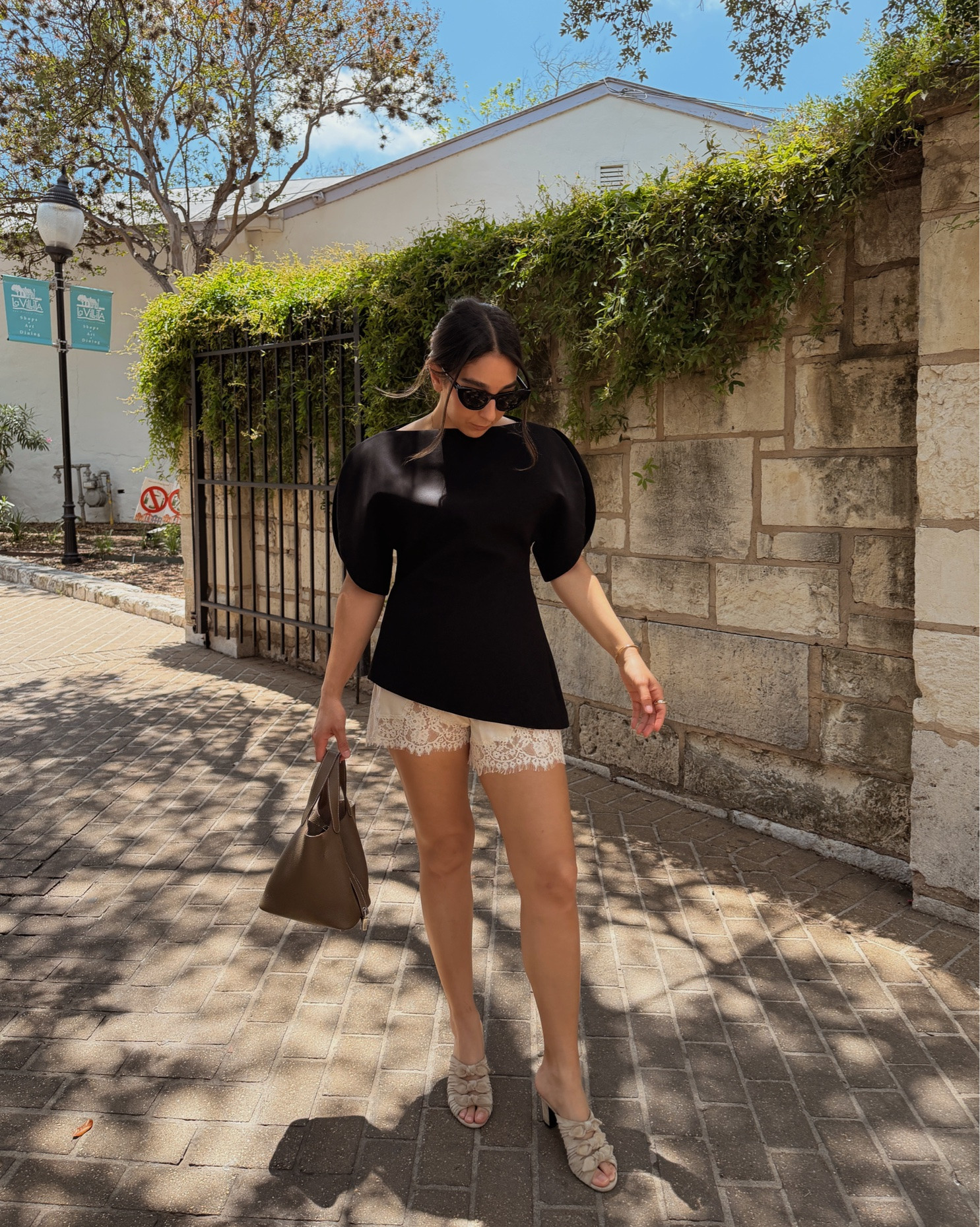 A weekend look to remember! This is such a statement that goes well with jeans or anything really!

#LTKootd
