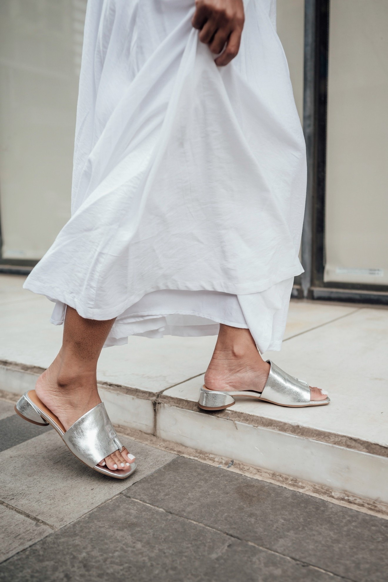 Silver sandals 

#LTKShoeCrush #LTKStyleTip