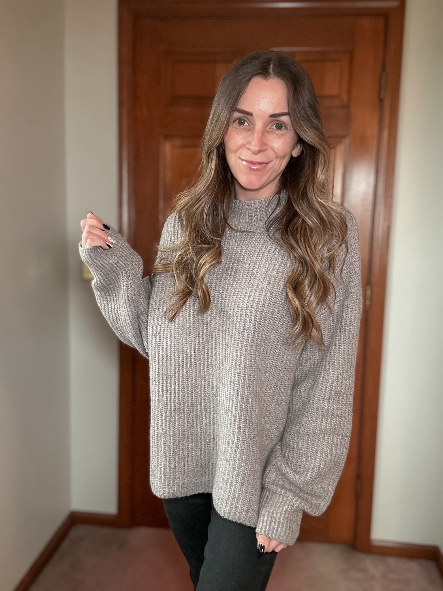 Simple, neutral, and effortlessly chic 🤎 You can never go wrong with a classic knit and black denim combo. Everything’s linked on LTK! #LTKstyle #falloutfit #LTKneutralstyle 

#LTKSeasonal