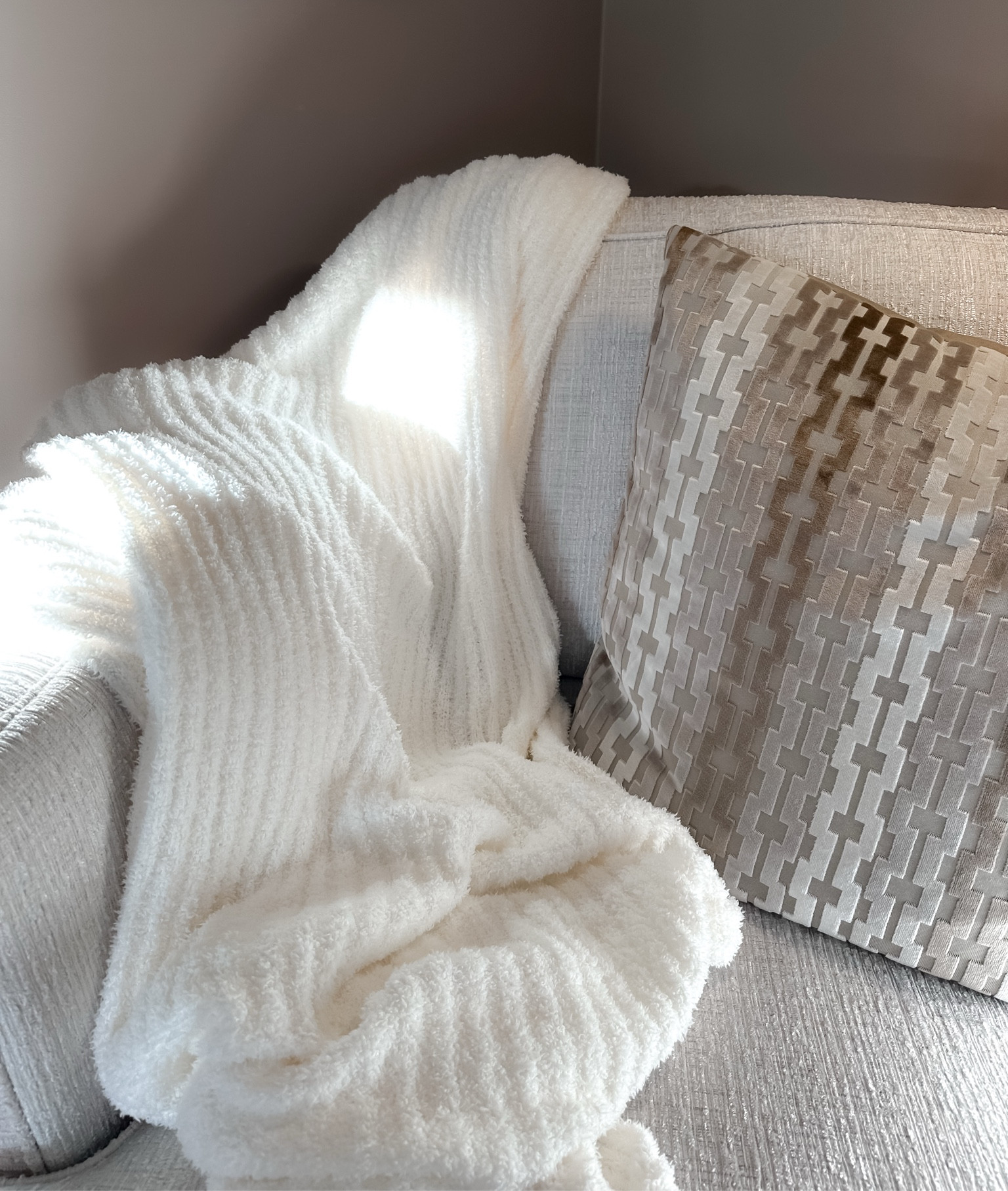 Blanket refresh w/ Luxome 🤍✨🥱☁️💤

I’ve been loving my summer bedding from Luxome and needed to add one more layer for the colder months ahead! The Ultra Plush Throw blanket is incredible! It is silky soft, lightweight, and perfect for the cooler months. 

The weighted blanket also adds the perfect touch if I’m chilly throughout the night or want to relax and snuggle up while reading or watching TV.

This would make an amazing gift as well this holiday season! 

You can shop my favorite @Luxome products at the links below!

#ad #bedding #luxome #beddingrefresh #blanket #bamboosheets #quilt #weightedblanket #summerbedding #under200 #home #bedroom #luxomecomfort #makethebed #beddinghaul #lovemyluxome #luxomebedding

#LTKSeasonal #LTKHome #LTKSaleAlert