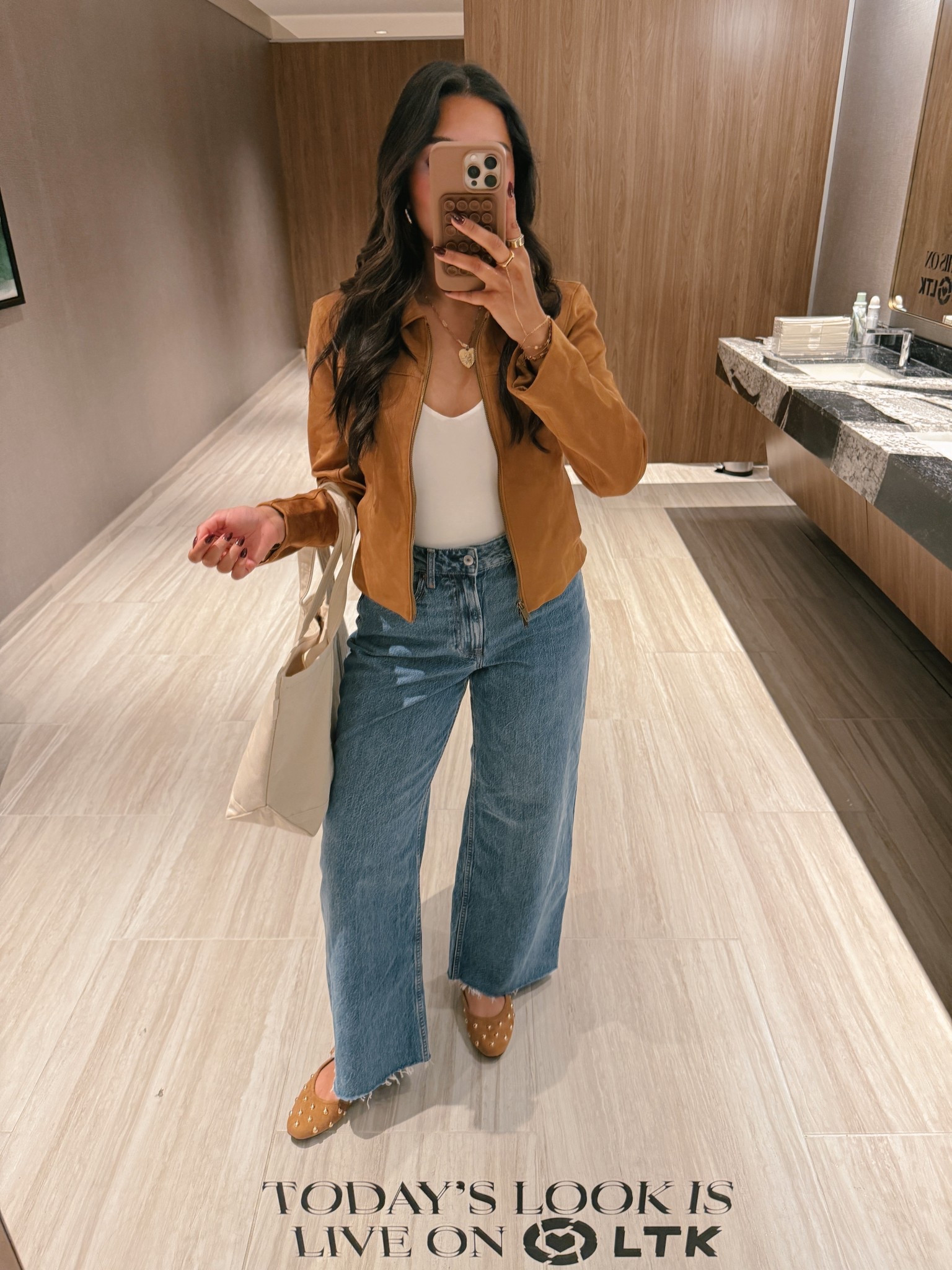 What I’m wearing for LTK con day 2!🫶🏽

Size small top and jacket, 27 regular jeans!💌

#LTKCon #LTKWorkwear #LTKPetite