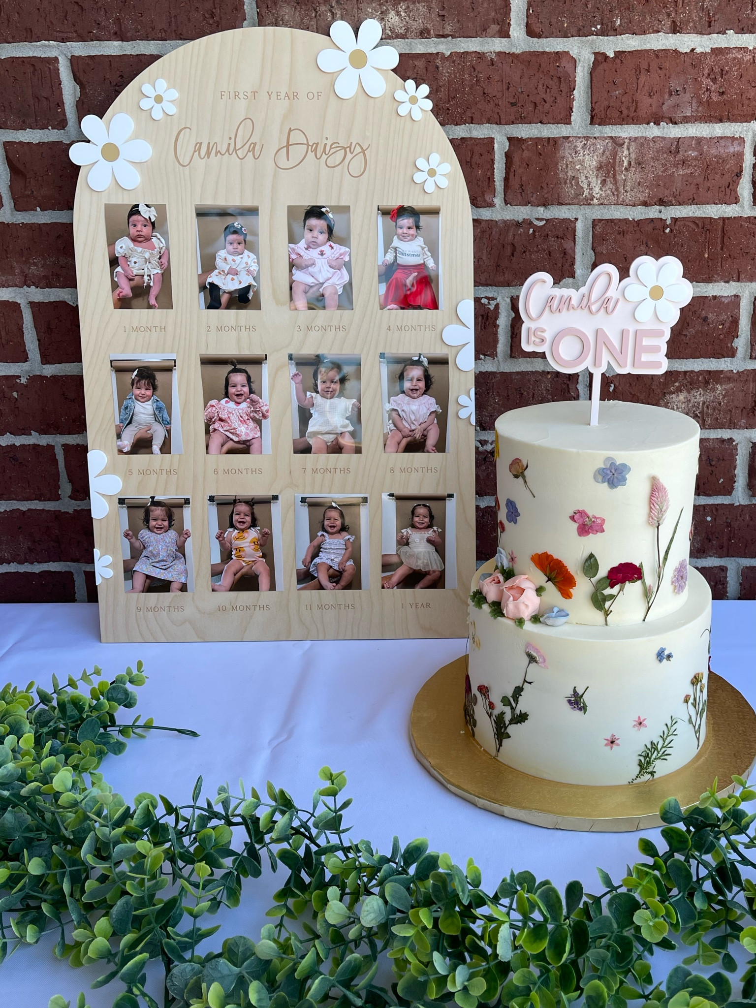 My first year photo sign was so cute and came in so fast! #daisytheme #firstbirthdayparty

#LTKkids #LTKparties #LTKunder100