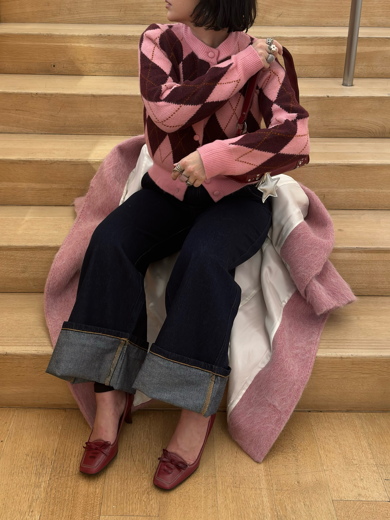 Cuffed jeans is a fun but subtle way to add a bit of flare to your outfit 💙 #jeans #denimpants #cuffedjeans #widelegjeans

#LTKStyleTip #LTKWorkwear #LTKFindsUnder100