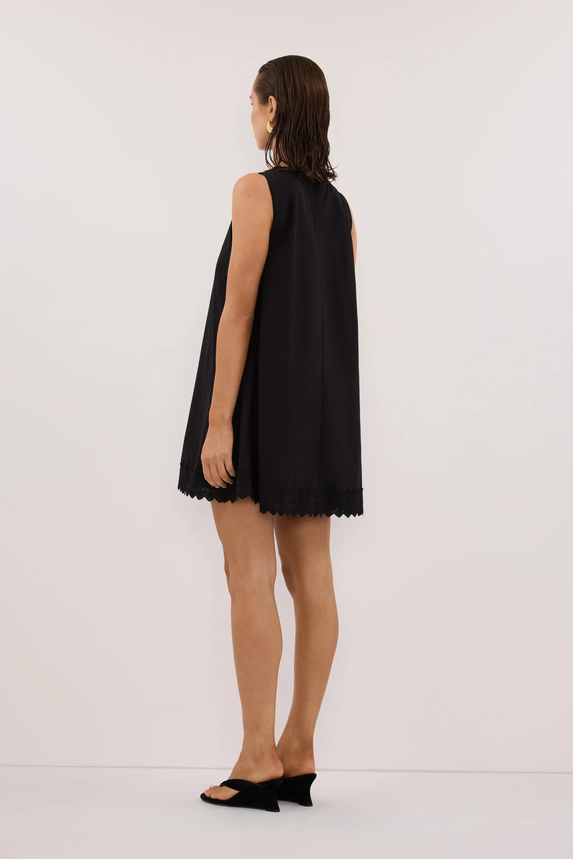 ANNABEL BLACK V NECK MINI DRESS | DISSH