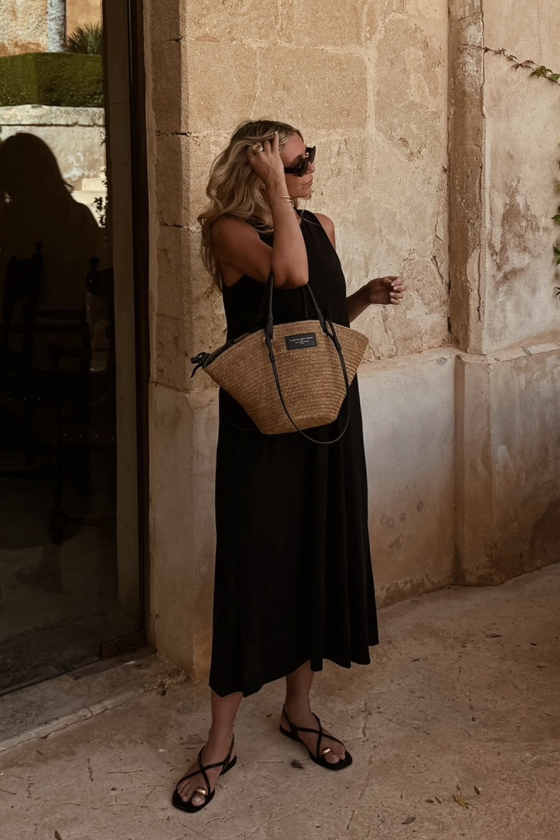 Classic black midi ♟️ 



#LTKSeasonal #LTKfindsunder50 #LTKtravel