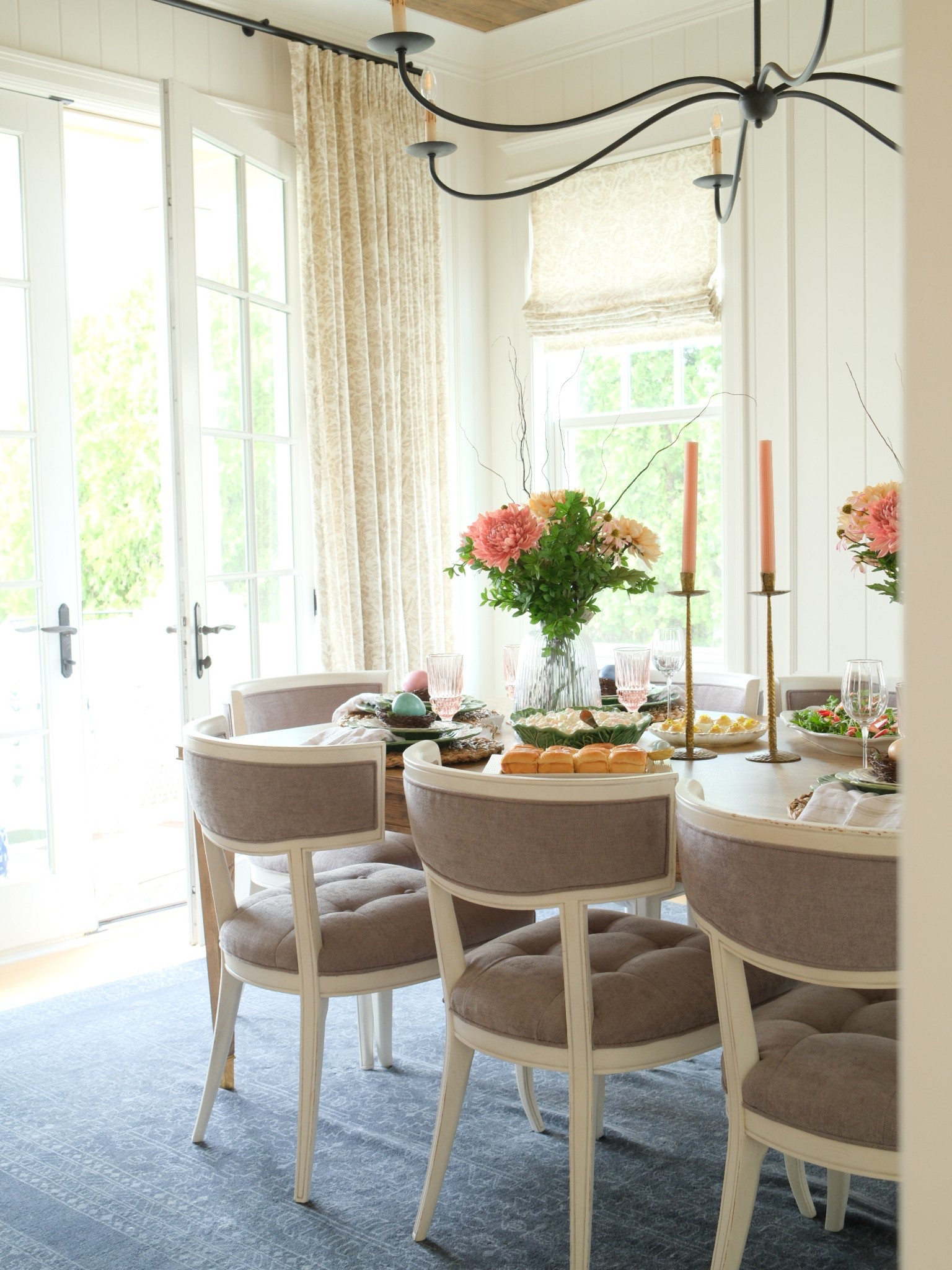 A light and bright Spring tablescape! 🐣

#LTKHome #LTKFindsUnder100 #LTKSeasonal