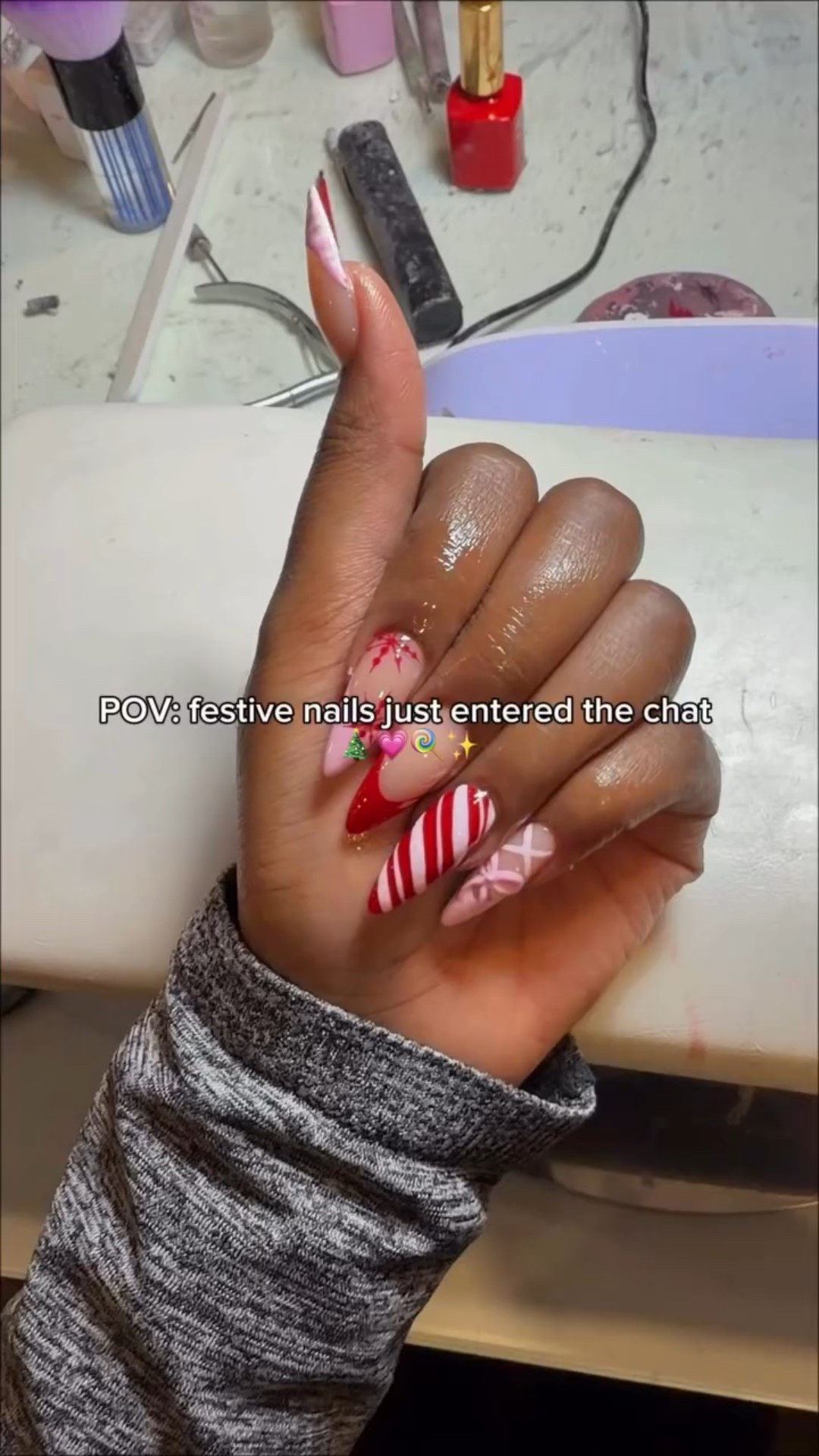 my nail tech @slayedbysabes said these are giving pinterest aesthetic… and honestly? she ate with this set 💅🏾🎄✨ #stylebyemmanuela

i’m either choosing my nail set on the spot or planning weeks ahead, clearly this one was planned 🤪🤏🏾

#christmasnails #pinterestnails

#LTKholiday #LTKcanada #LTKwinter