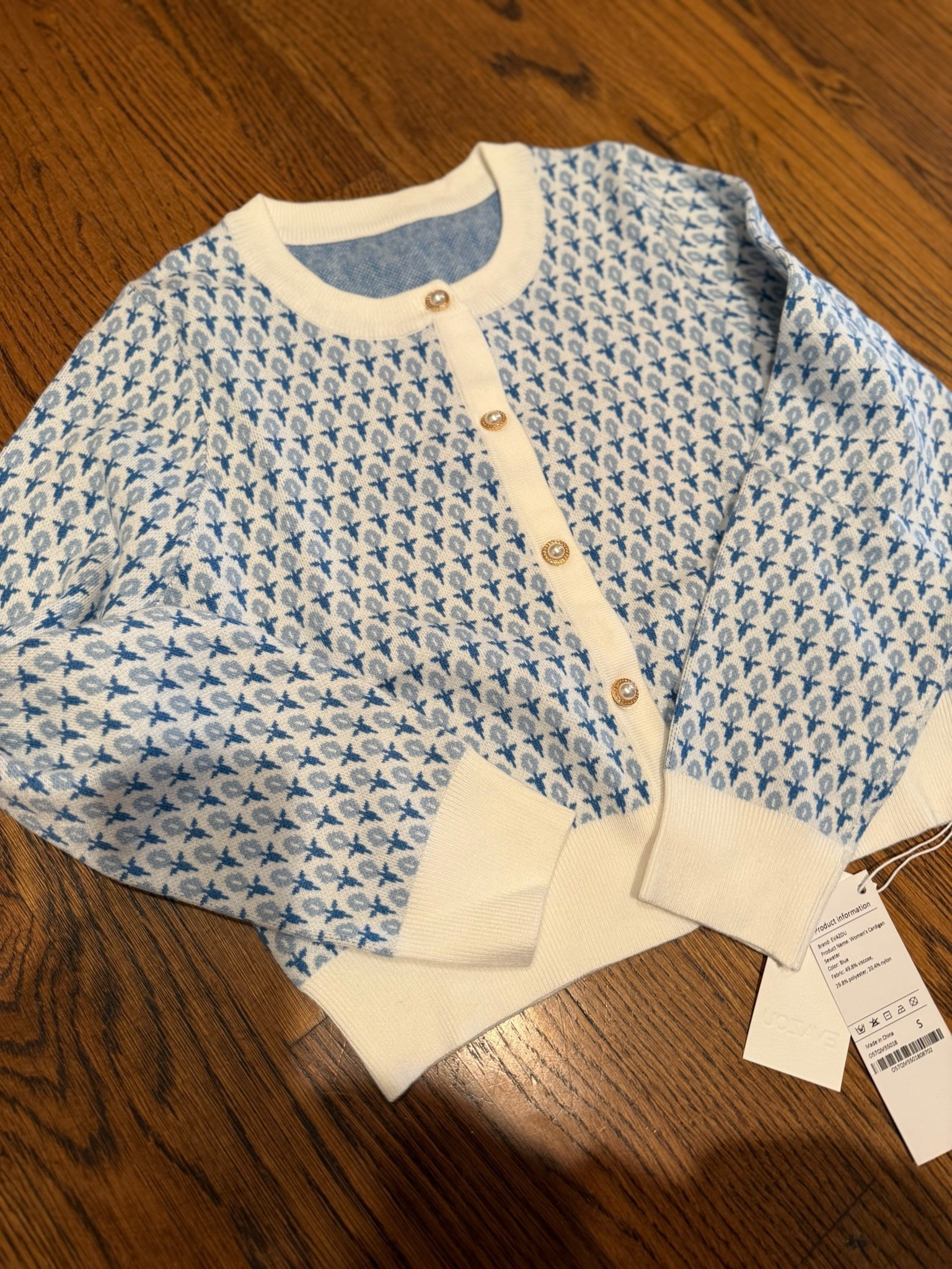 Such a gorgeous cardigan from Amazon! Looks so pretty! 

#LTKFindsUnder50 #LTKmomlife #LTKHoliday