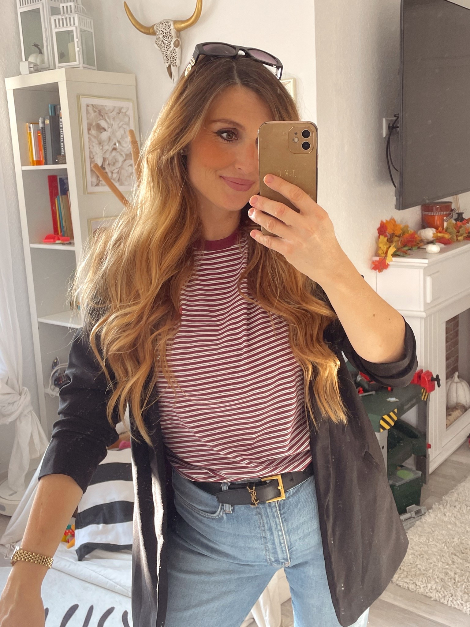 Heute verlinke ich euch seit langer Zeit mal wieder mein Outfit ❤️ Das Shirt (Streifen sind derzeit sehr angesagt) habe ich mir neu bestellt und es mit ein paar alten Sachen aus dem Schrank kombiniert. Zudem habe ich mir eine neue Lederjacke bestellt. Die zeige ich auch auch demnächst, wenn ich sie zum verlinken finde ☺️

#LTKpetite #LTKwinter #LTKdeutschland