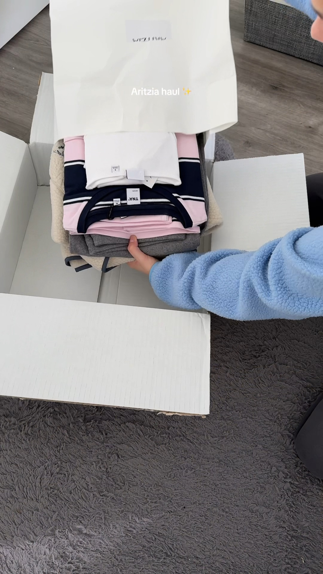 New Aritzia!! 🤍
Size small in pants and white top
Size medium in striped shirt & jacket 