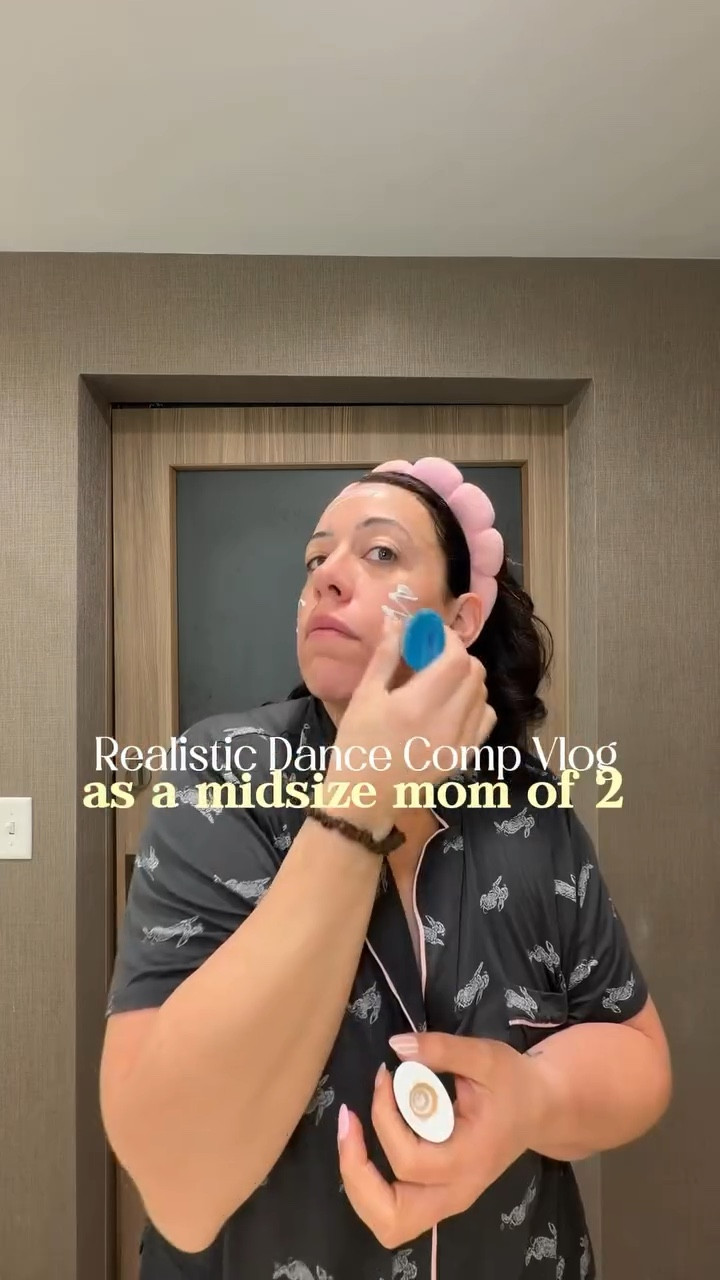 dance comp days are equal parts chaos, snacks, and sitting around waiting 😅 but somehow they’re still some of my favorite days

realistic midsize mom life over here 🪩 just trying to stay comfy, show up, and make it all work lol 💗 

any other dance moms in here?? 👀

@hydrojug @drinklmnt @chilis @aerie @maybelline @elfcosmetics @bioionic @dibsbeauty @barebells.usa 

#dancemomlife #midsizemom #realmomlife #momvlog #dayinthelife lifestylecreator momcontent midsizestyle everydaylife relatablemom

#LTKgrwm #LTKdayinmylife #LTKmomlife