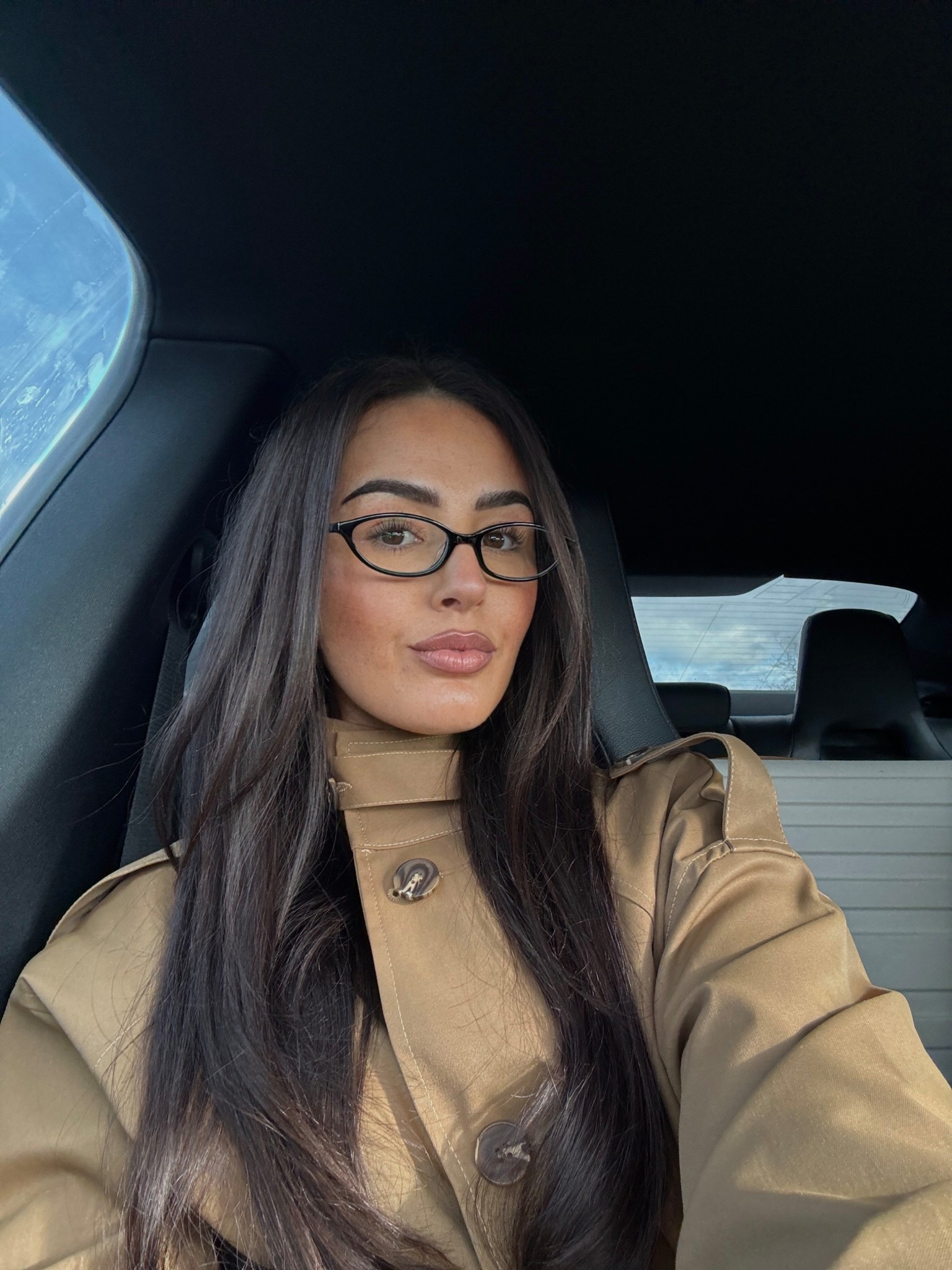 These glasses!! 🤍

Neima Row, glasses, black glasses, lip liner, Anastasia Beverly Hills, lip combo, beauty favourites