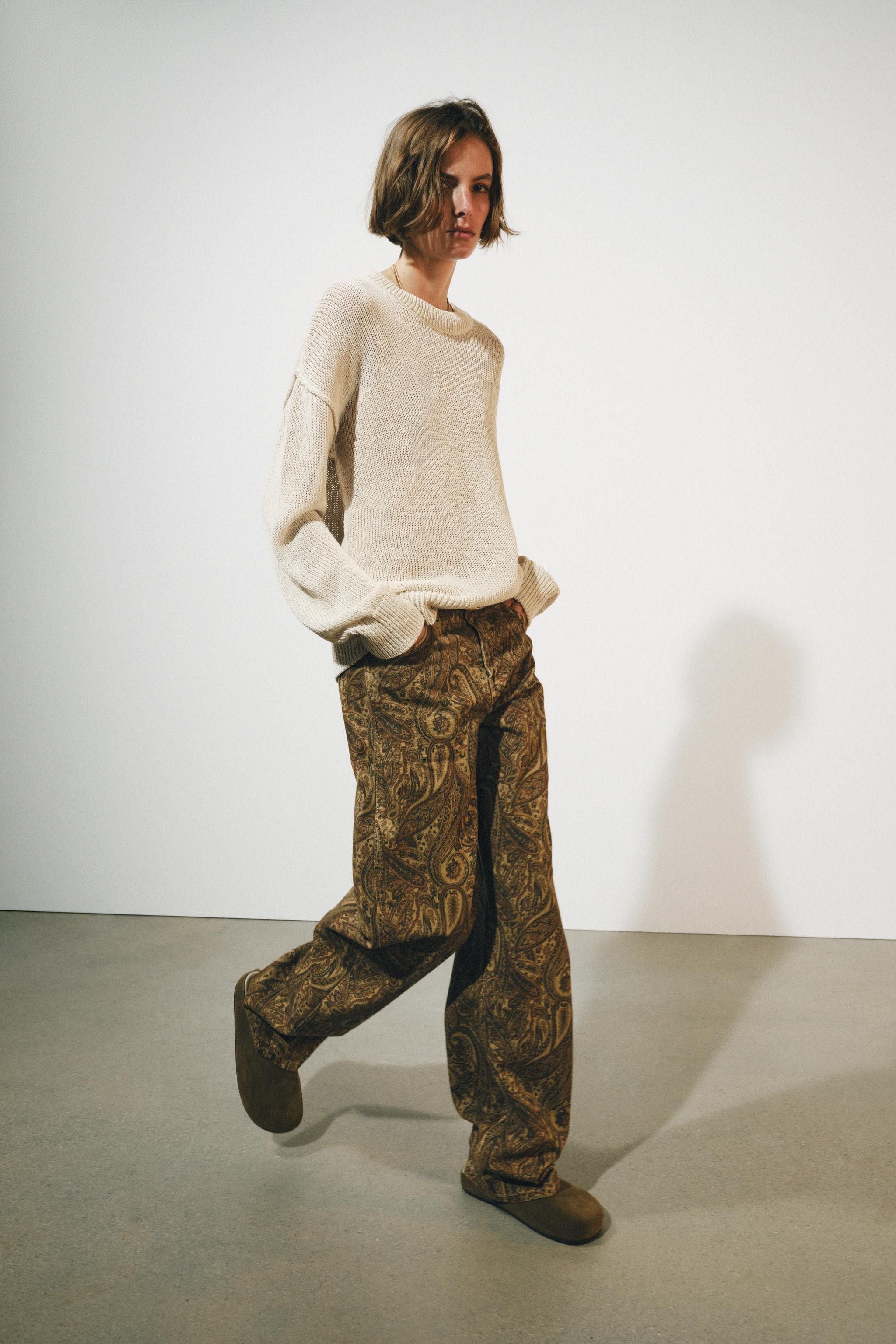 ZW COLLECTION MID-RISE CURVED STRAIGHT JEANS | Zara US