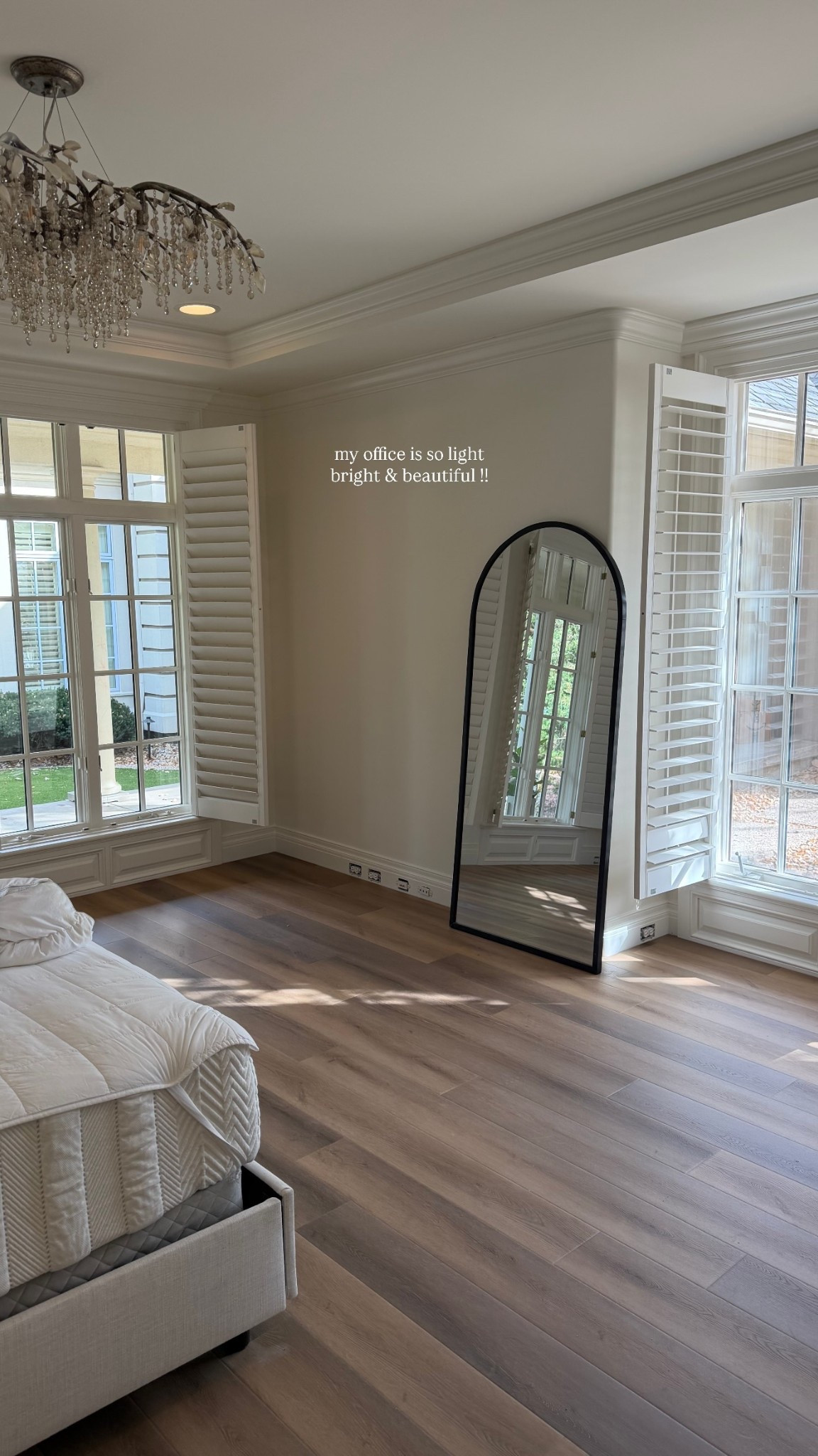 Office vibes 😍I can’t wait to film in here

#LTKHome #LTKgrwm #LTKdayinmylife